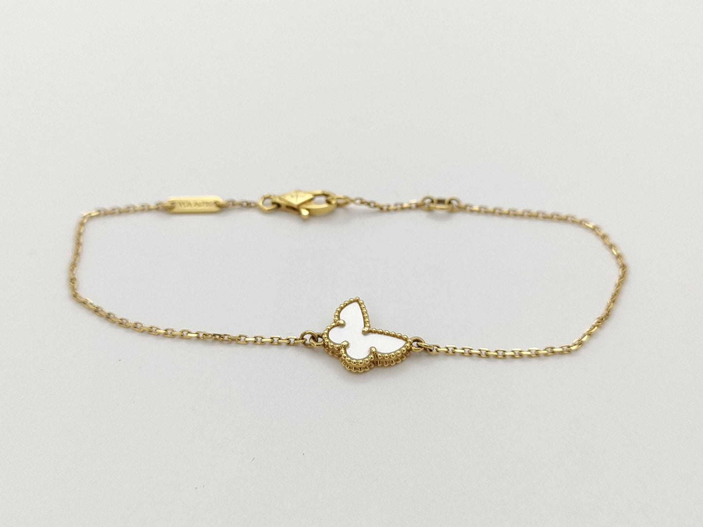 Van Cleef & Arpels Sweet Alhambra Papillon Mother-of-Pearl Yellow Gold Au750 2.0g Bracelet/Bangle