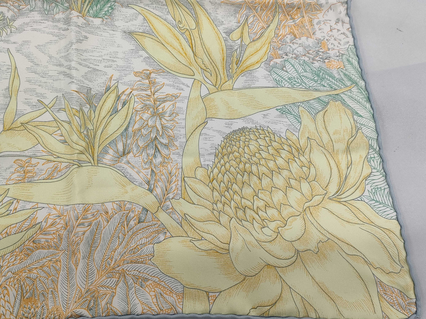 HERMES Carré Gavroche 45 Faubourg Tropical Detail Scarf