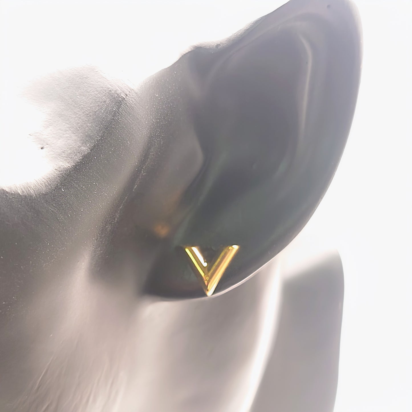 LOUIS VUITTON M68153 Essential V LE0271 Single Earring