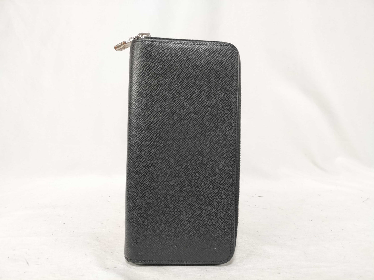 LOUIS VUITTON Taiga Zippy Wallet