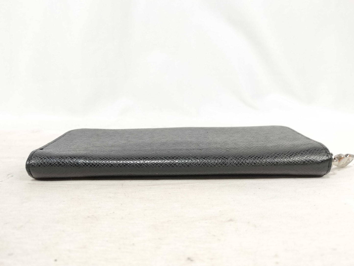 LOUIS VUITTON Taiga Zippy Wallet