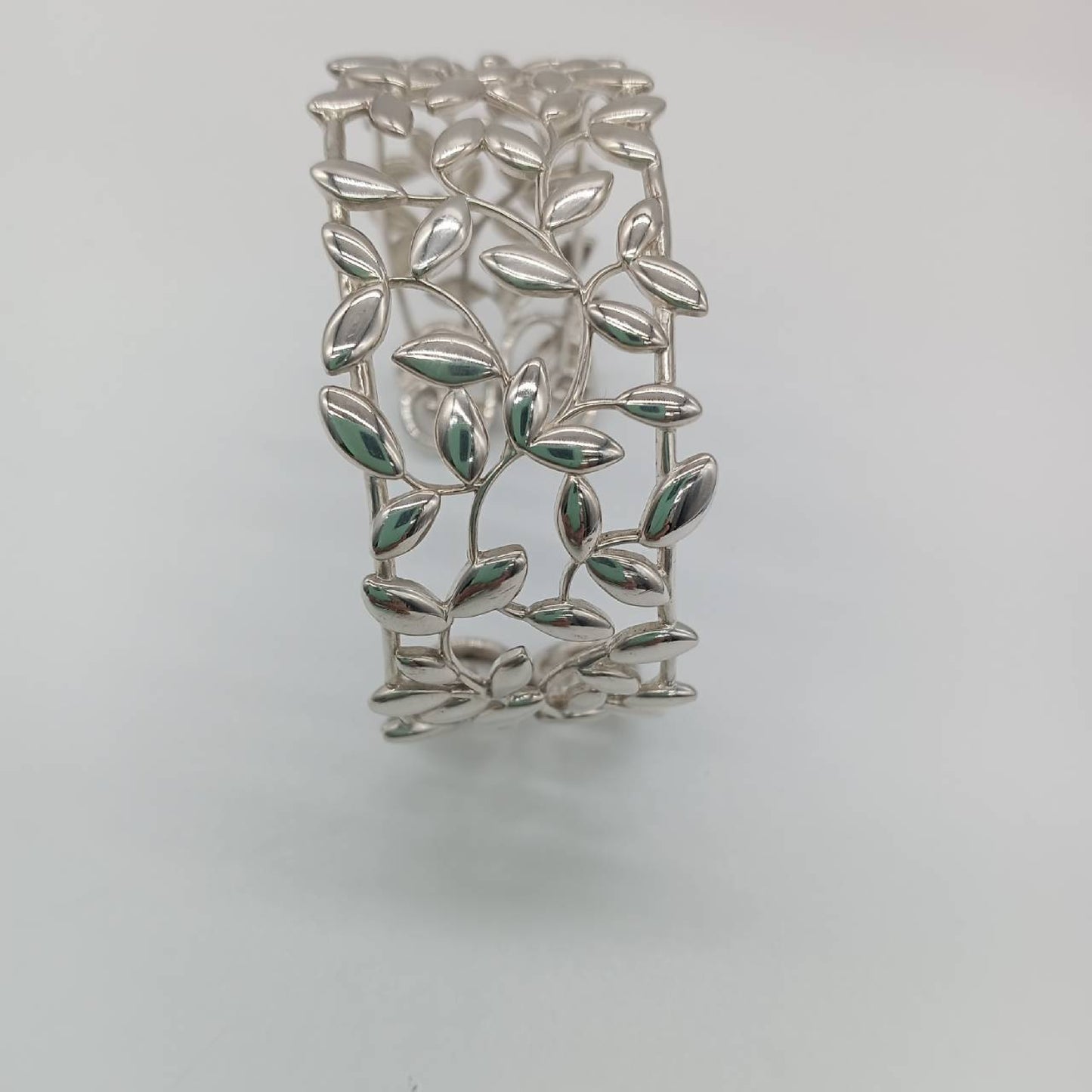 Tiffany & Co. Tiffany Olive Leaf Bangle, AG925, 28.7g, Bracelet/Bangle