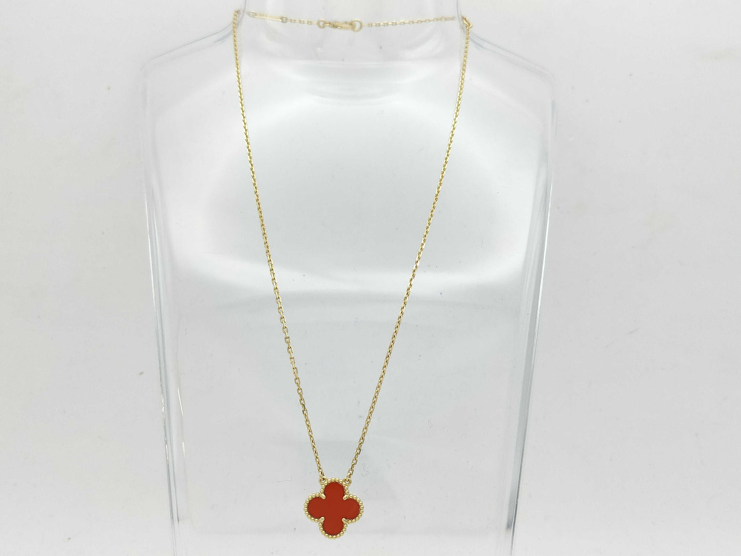 Van Cleef & Arpels Vintage Alhambra Carnelian Necklace in Yellow Gold and Au750, 5.3g