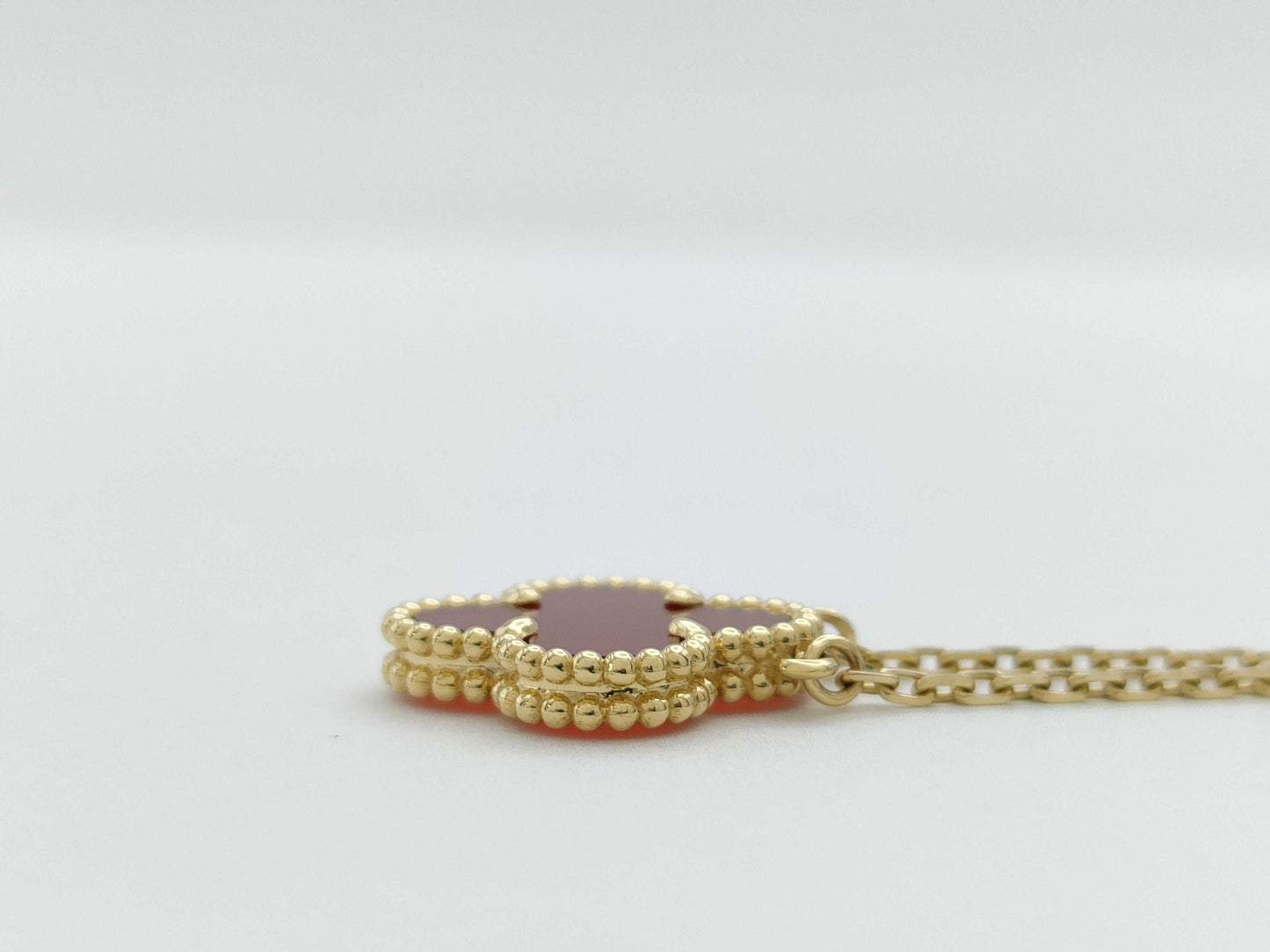 Van Cleef & Arpels Vintage Alhambra Carnelian Necklace in Yellow Gold and Au750, 5.3g