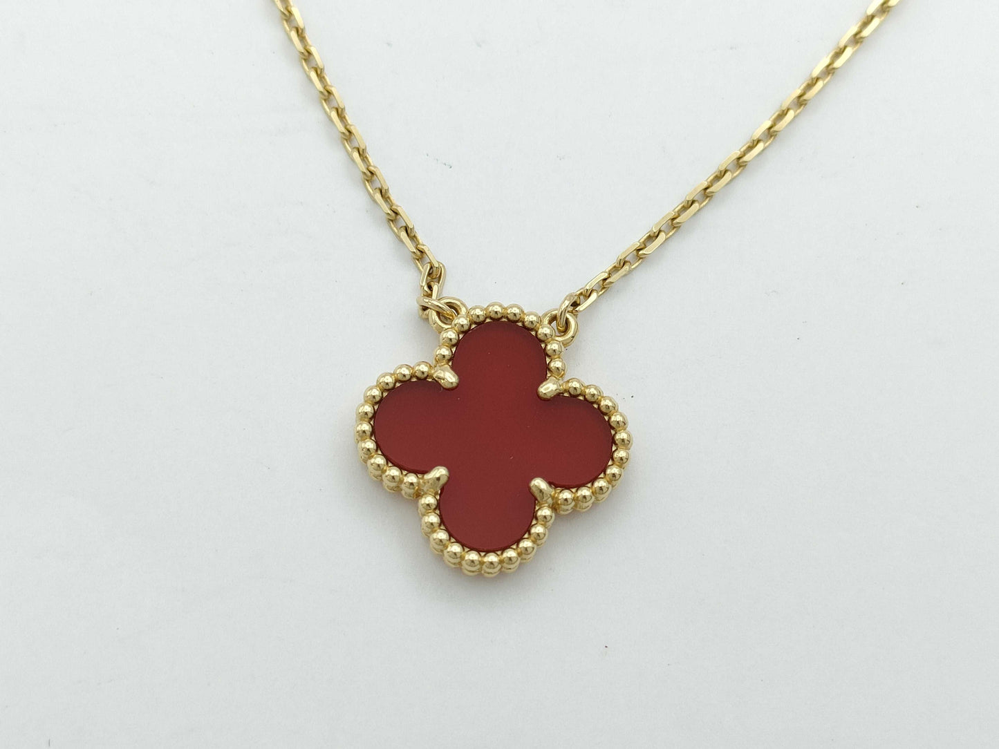Van Cleef & Arpels Vintage Alhambra Carnelian Necklace in Yellow Gold and Au750, 5.3g