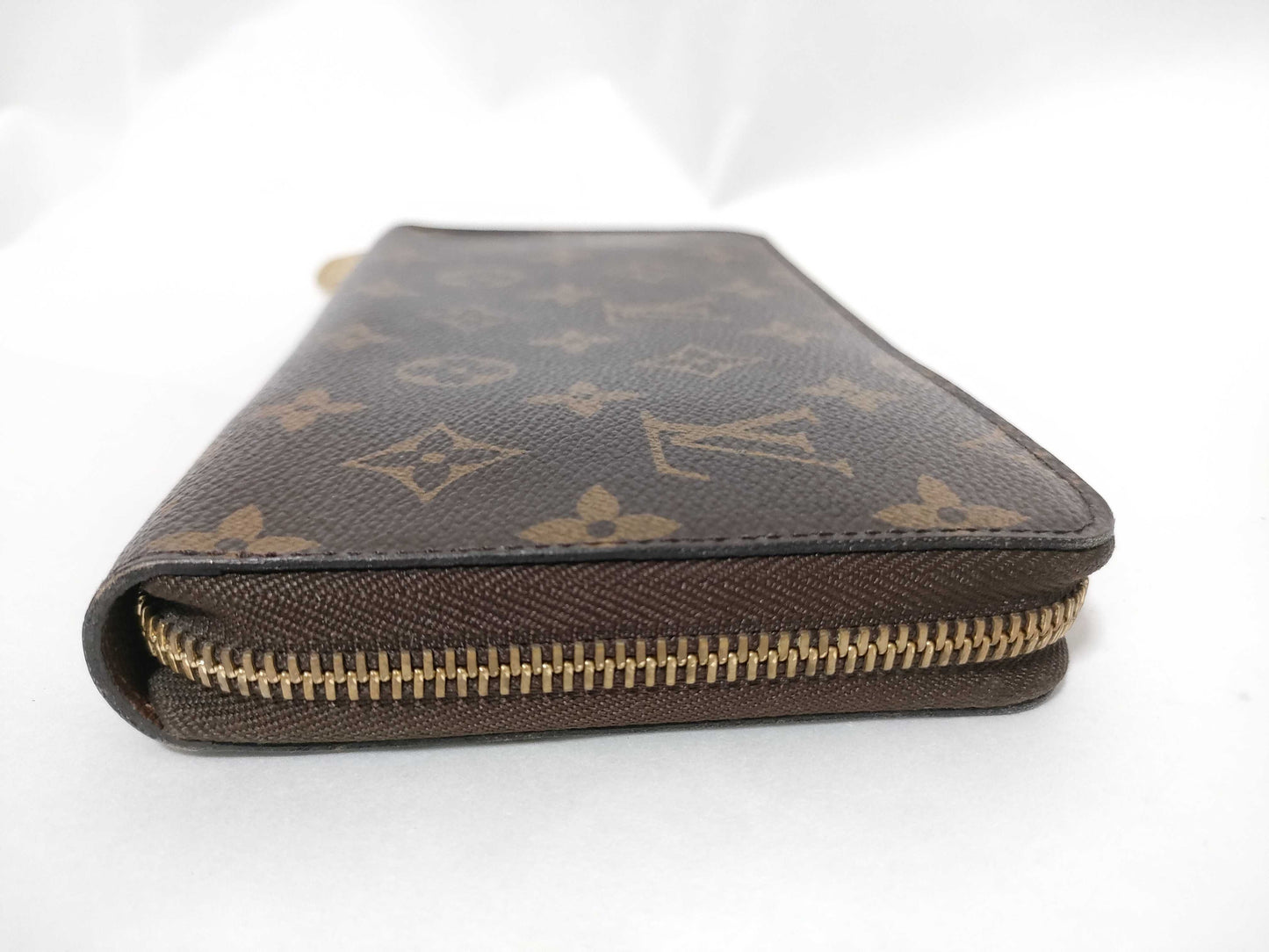 LOUIS VUITTON LOUIS VUITTON Monogram Louis Vuitton Monogram Zippy Organizer Wallet