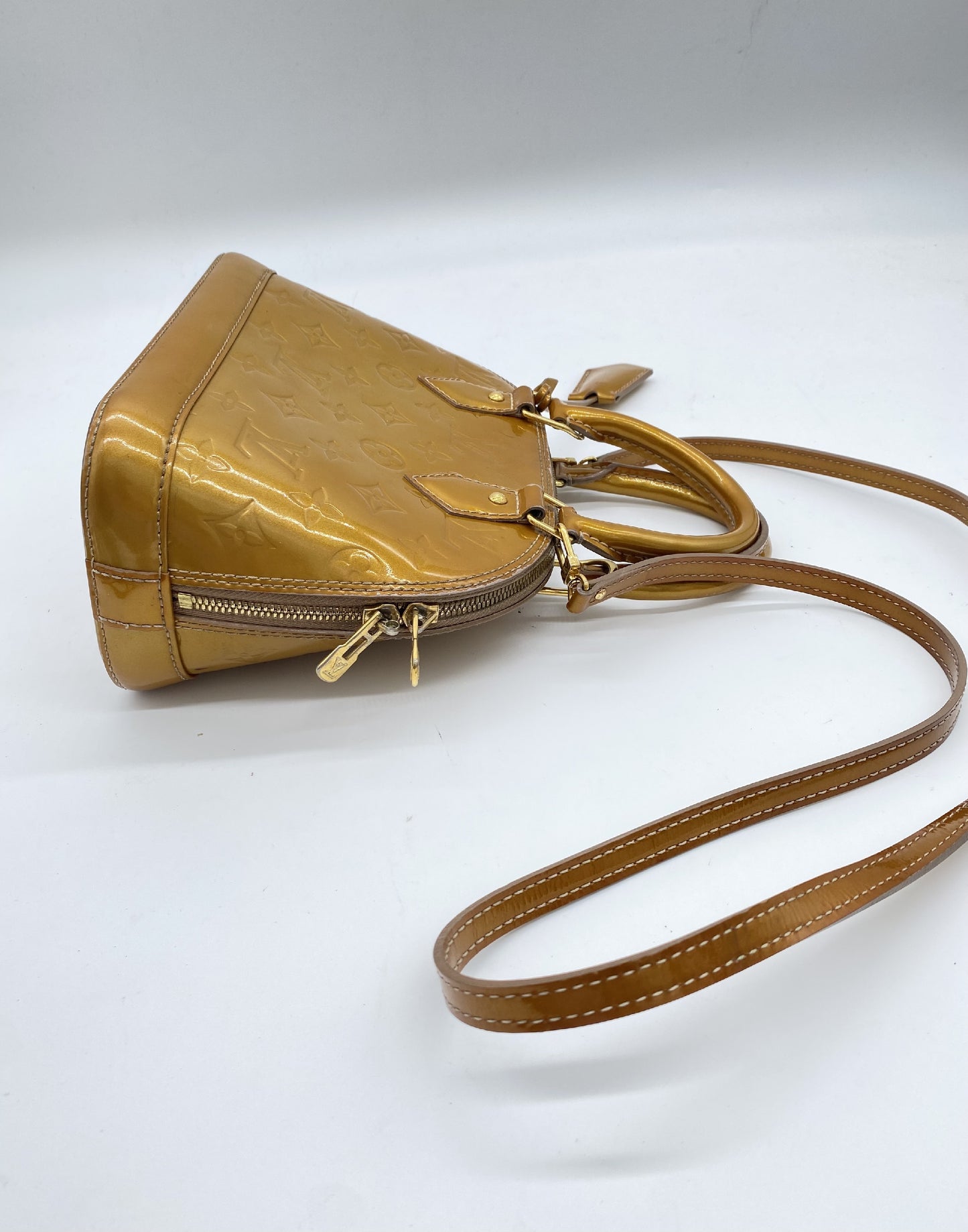 LOUIS VUITTON Alma BB Beige Poudre Vernis M91752 Shoulder Bag with Strap