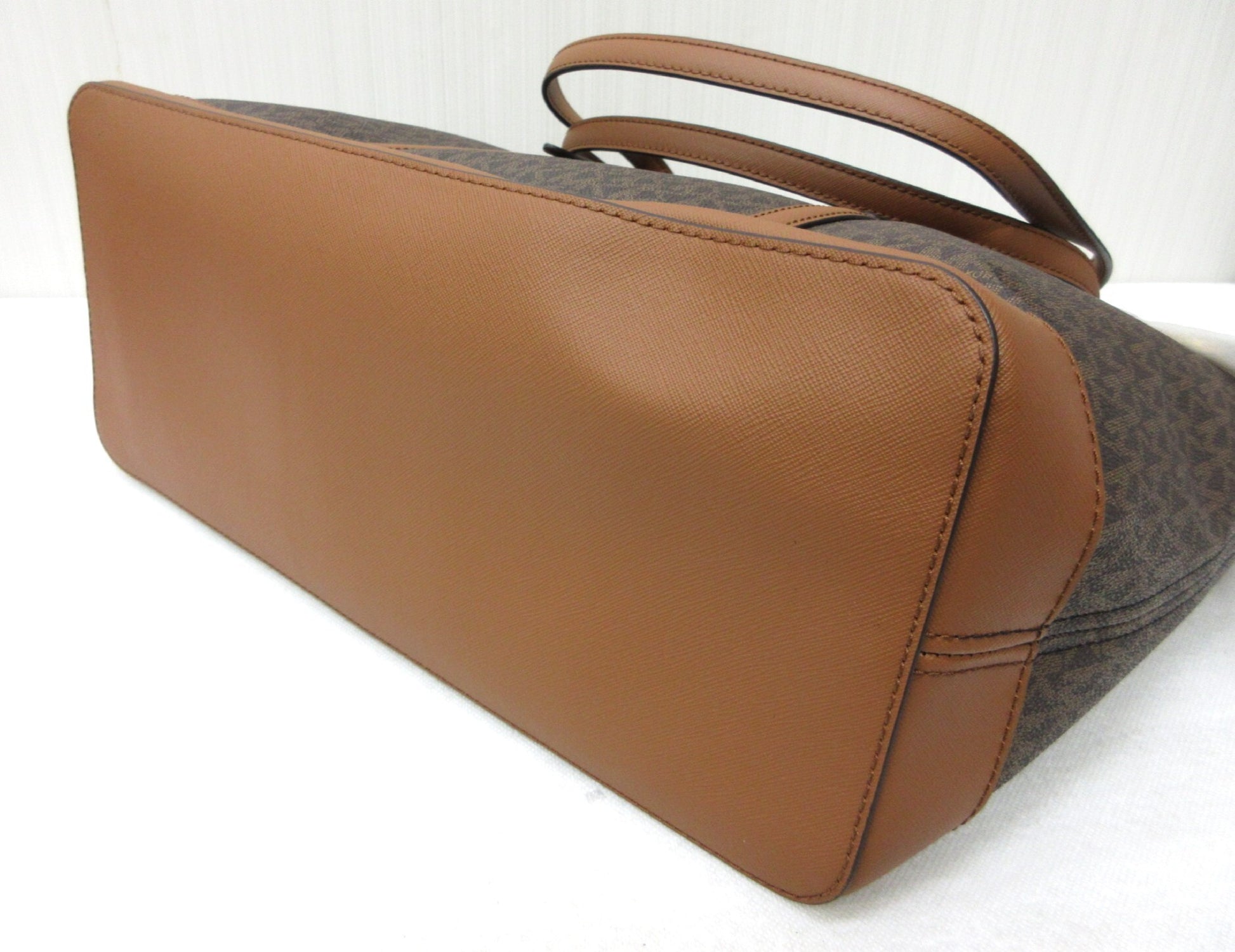 Michael Kors MICHAEL KORS JET SET TRAVEL Top Zip Tote Bag, Large, MK Signature, 35T0GTVT3V, Approx. W45 x H28cm