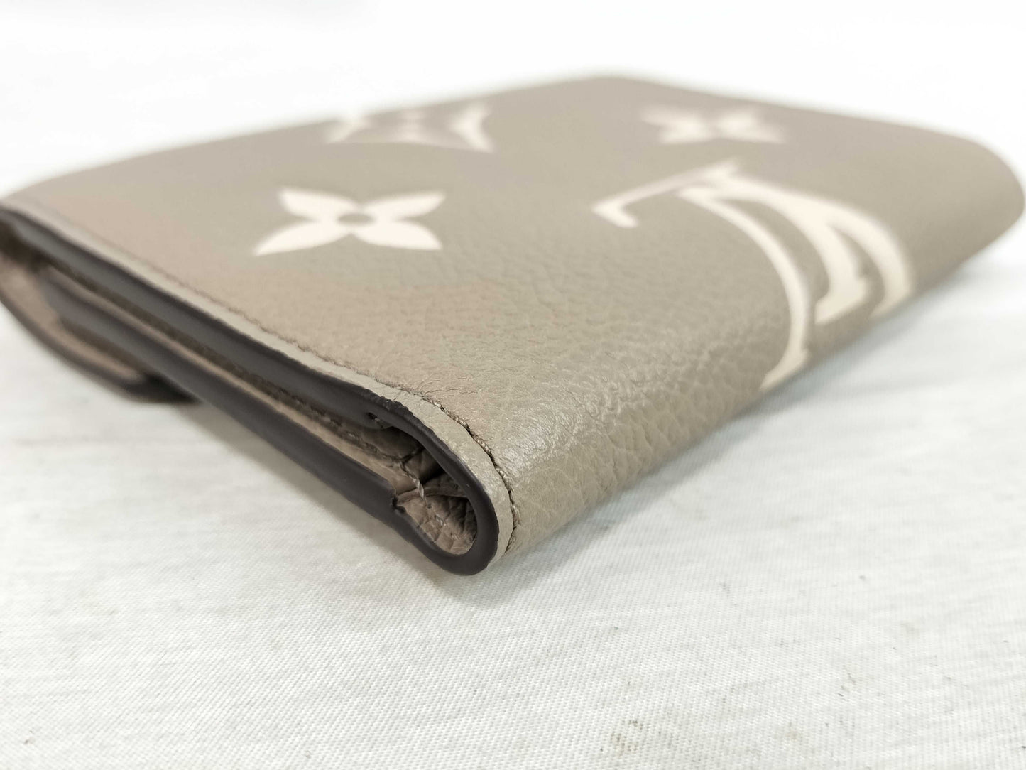 LOUIS VUITTON Monogram Empreinte LOUIS VUITTON Monogram Empreinte Portefeuille Victorine RFID Wallet