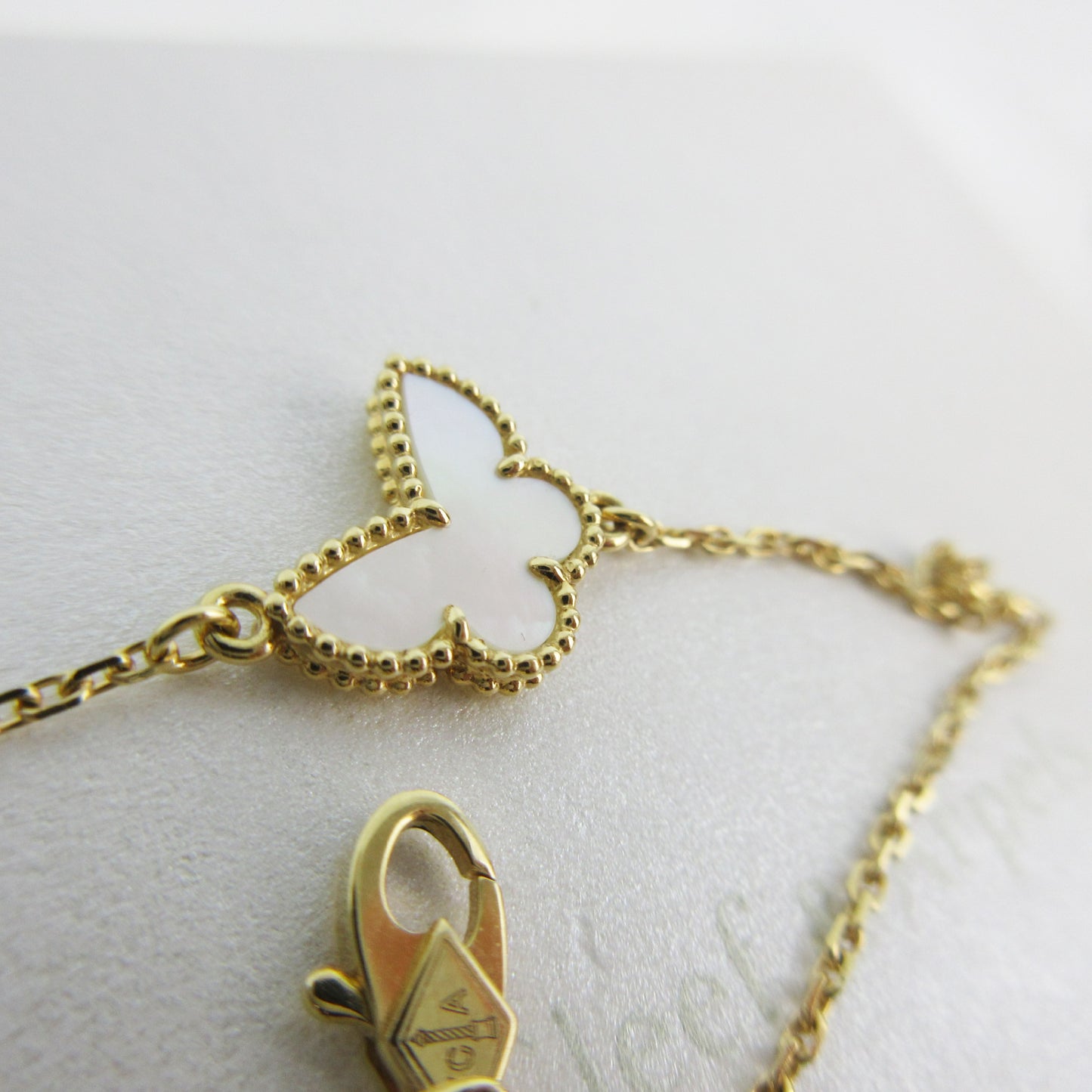 Van Cleef & Arpels Sweet Alhambra Papillon Mother-of-Pearl Yellow Gold Au750 1.9g Bracelet/Bangle