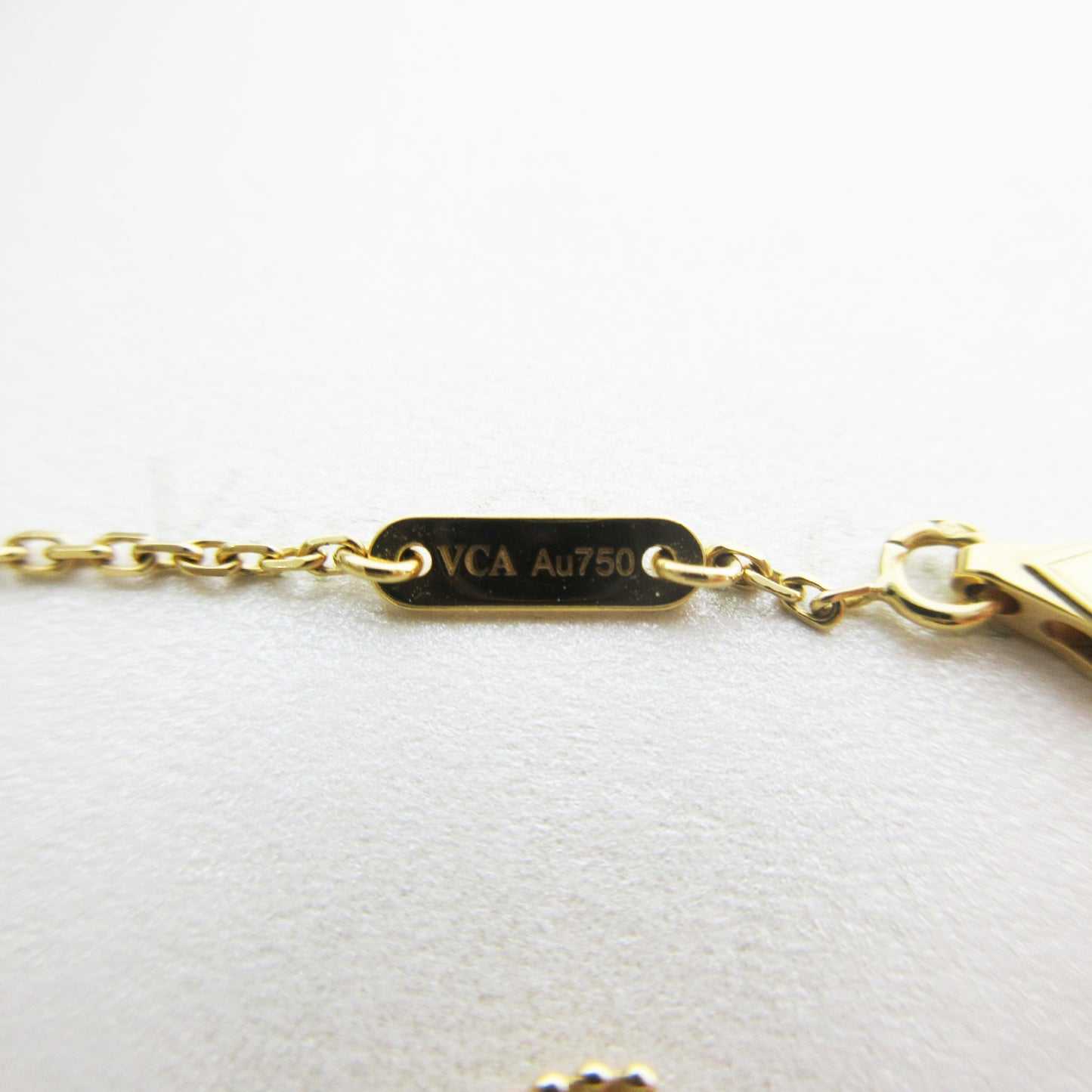 Van Cleef & Arpels Sweet Alhambra Papillon Mother-of-Pearl Yellow Gold Au750 1.9g Bracelet/Bangle