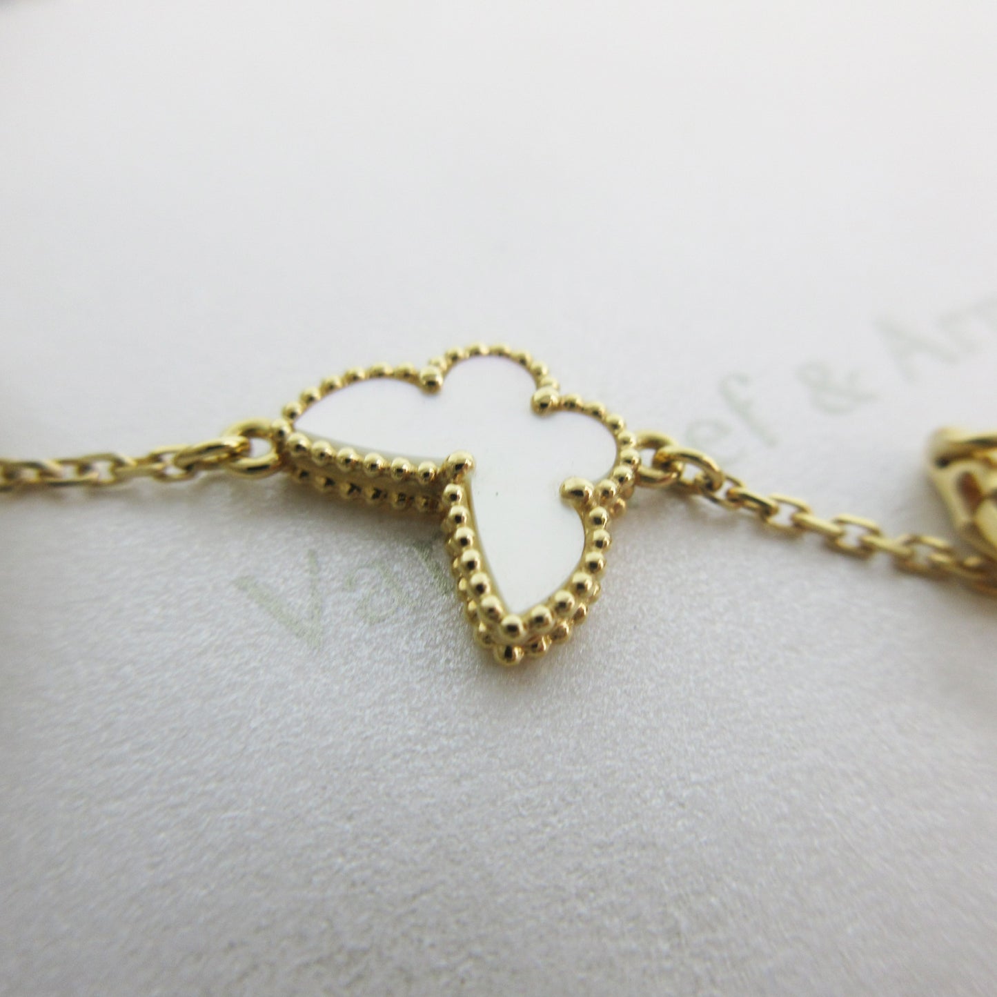 Van Cleef & Arpels Sweet Alhambra Papillon Mother-of-Pearl Yellow Gold Au750 1.9g Bracelet/Bangle