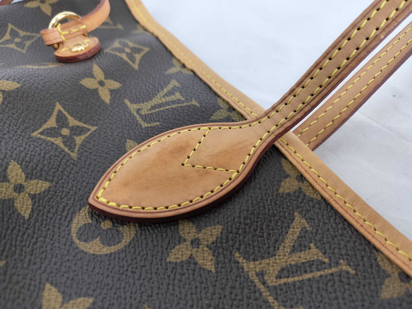 LOUIS VUITTON Monogram Neverfull MM Tote Bag