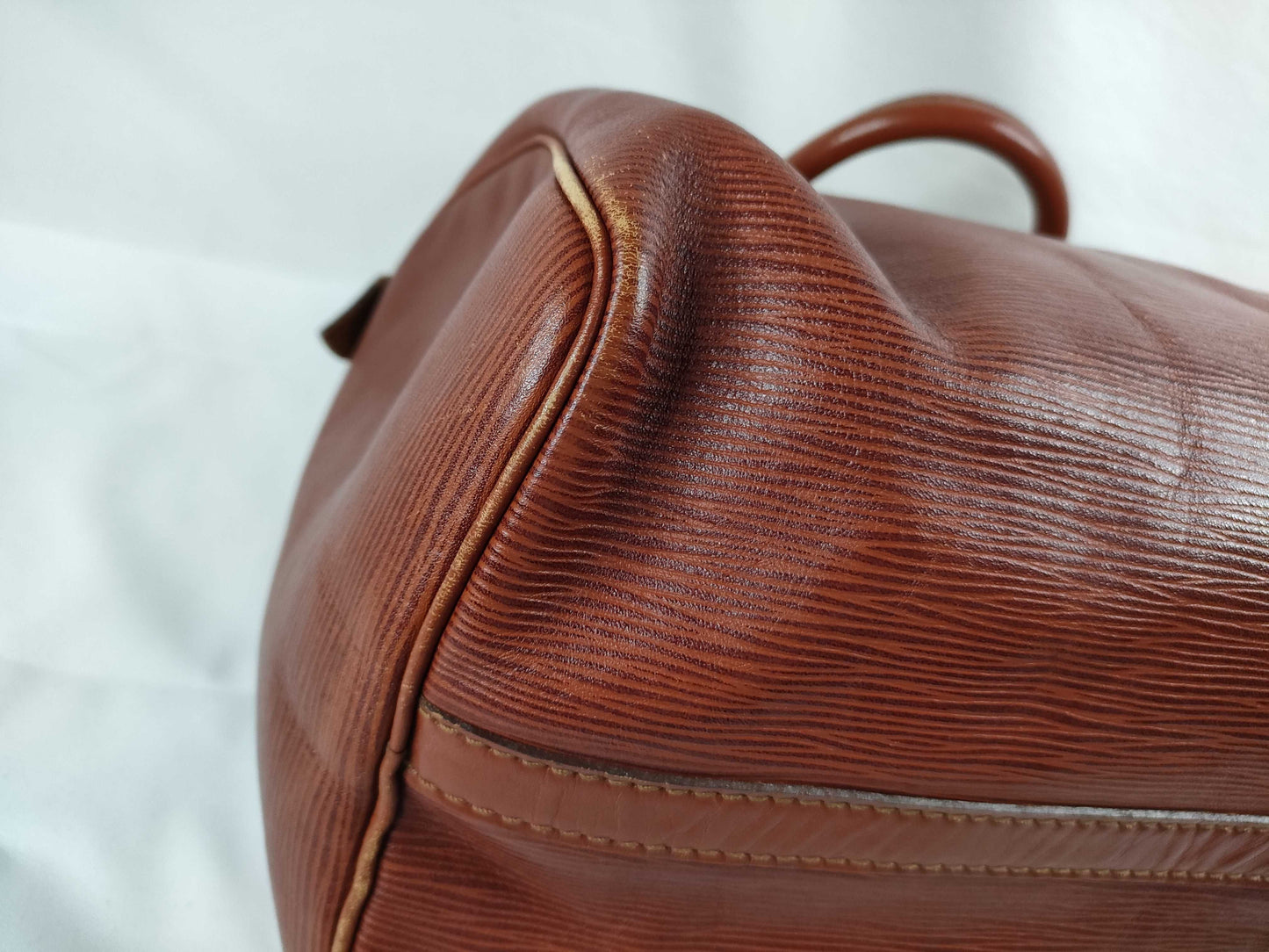 LOUIS VUITTON Epi LV Speedy Epi Handbag
