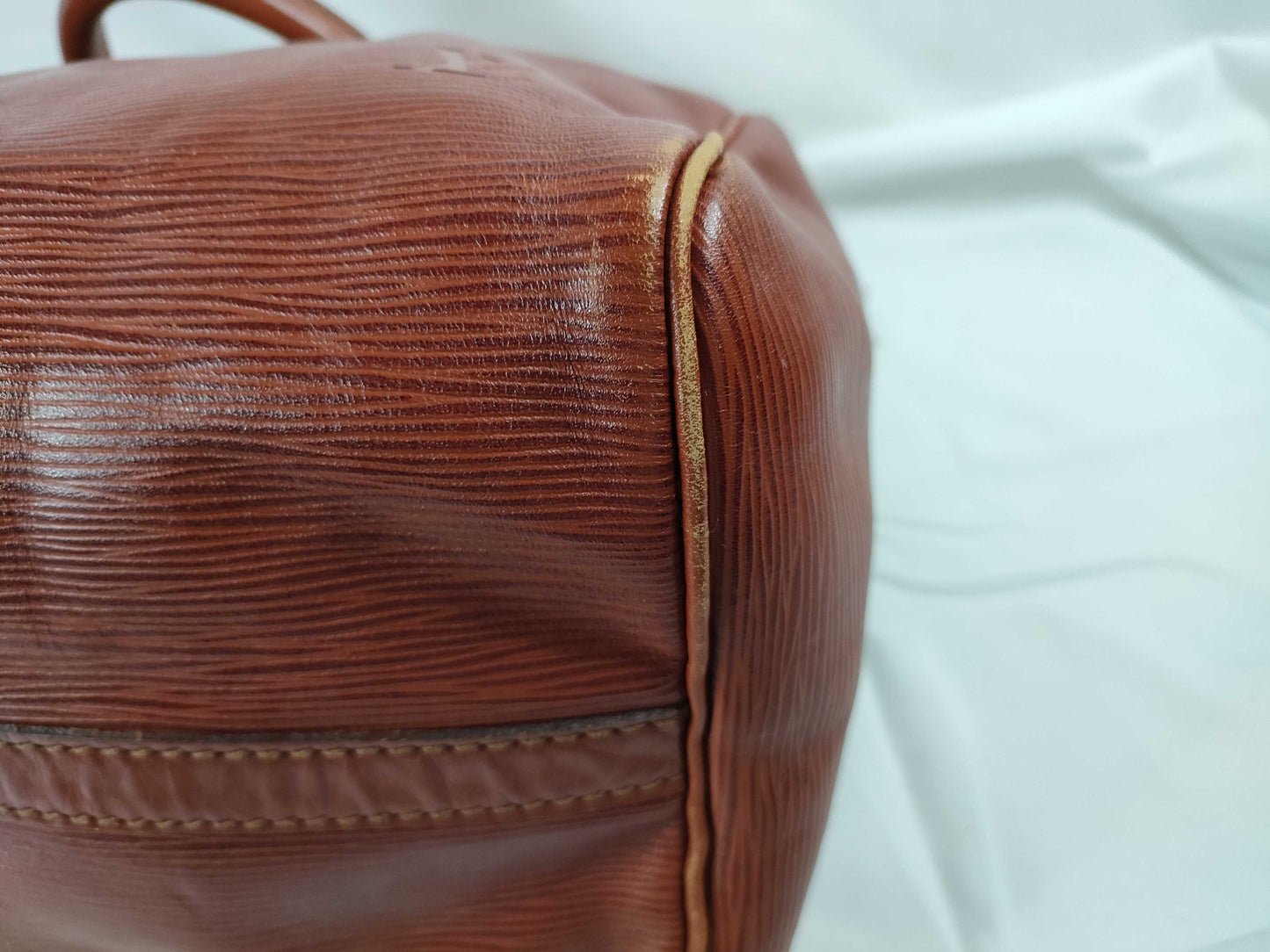 LOUIS VUITTON Epi LV Speedy Epi Handbag