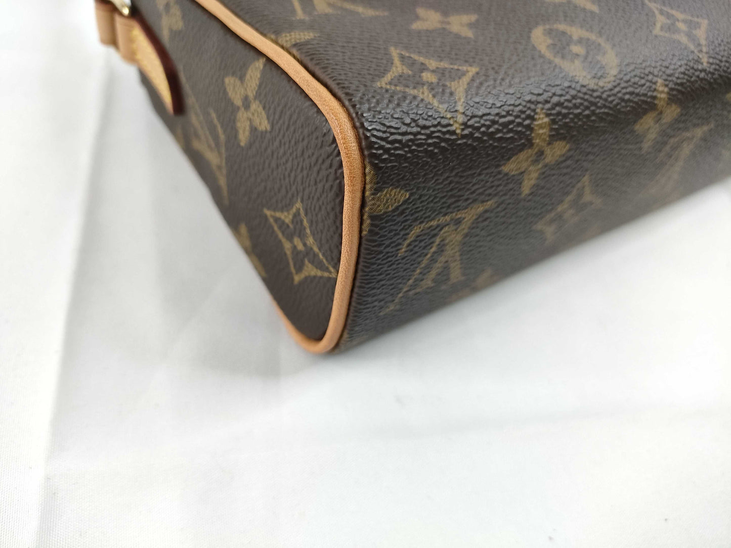 LOUIS VUITTON Monogram LV Handbag Handbag