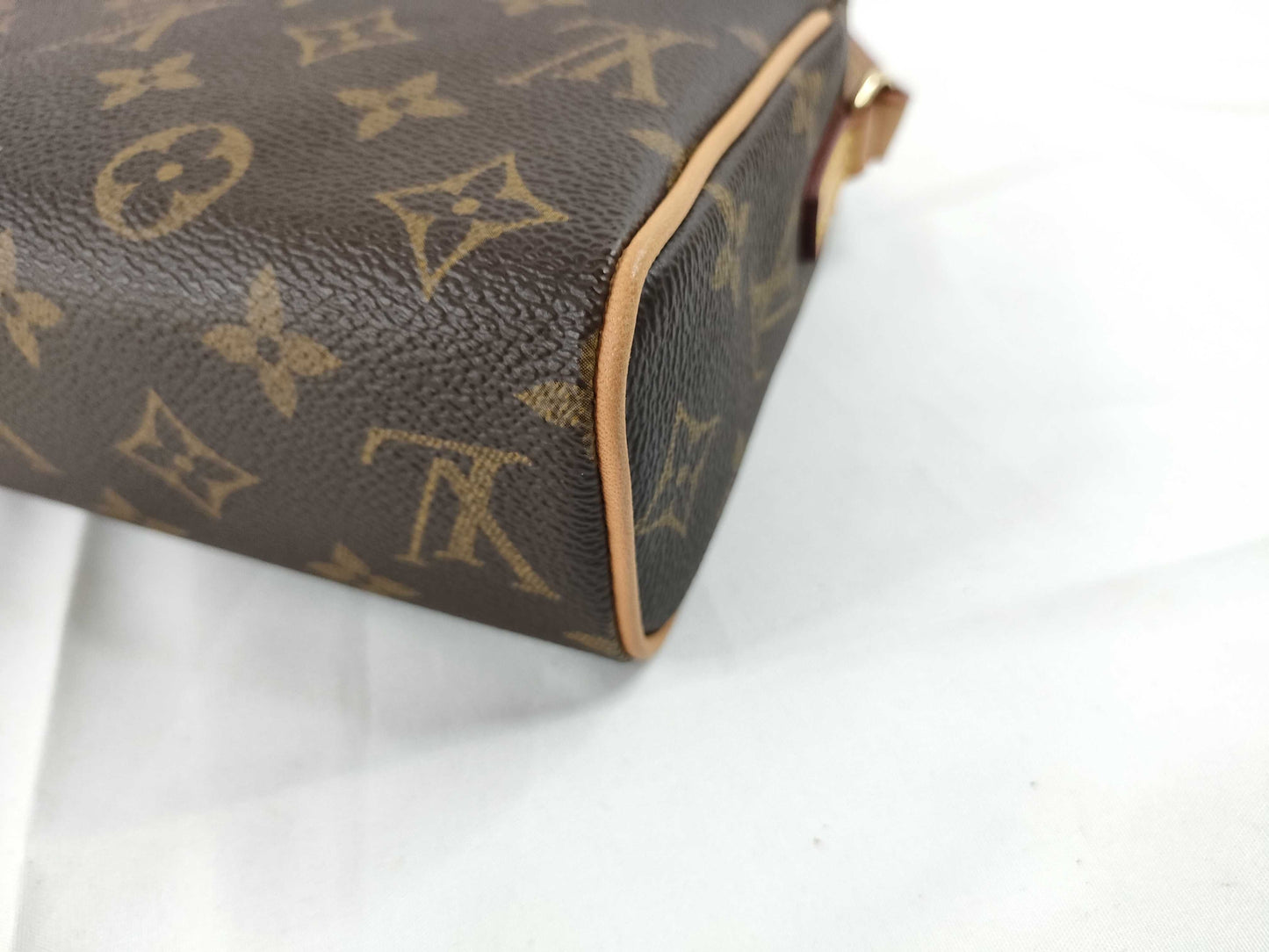LOUIS VUITTON Monogram LV Handbag Handbag