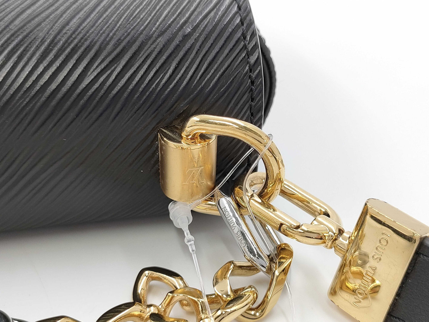 LOUIS VUITTON Epi LV Twist MM Epi Handbag