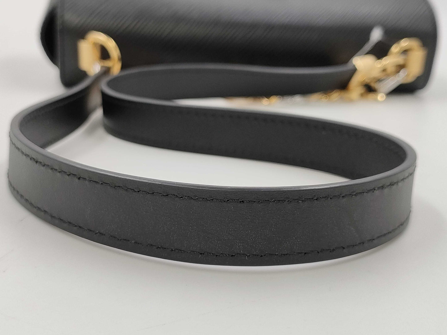 LOUIS VUITTON Epi LV Twist MM Epi Handbag