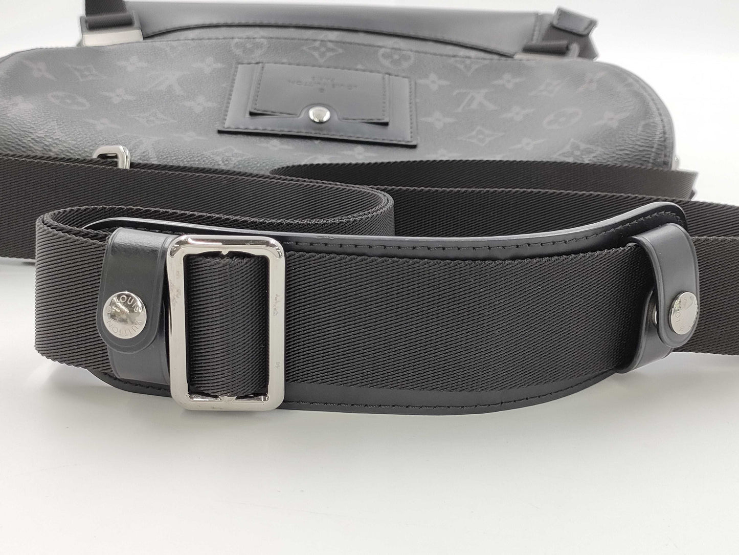 LOUIS VUITTON LV Messenger Voyage MM Monogram Eclipse Shoulder Bag FO3149