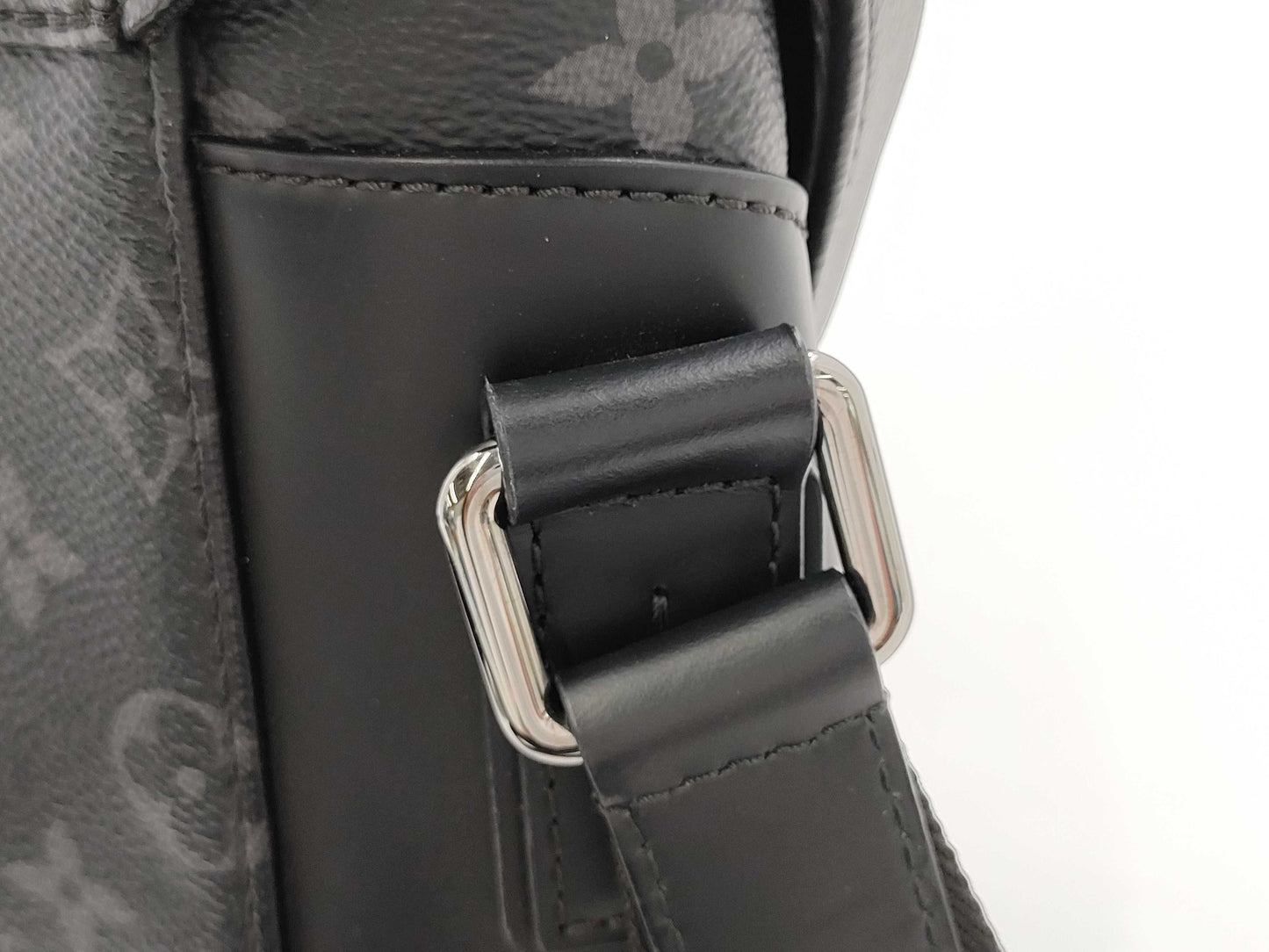 LOUIS VUITTON LV Messenger Voyage MM Monogram Eclipse Shoulder Bag FO3149