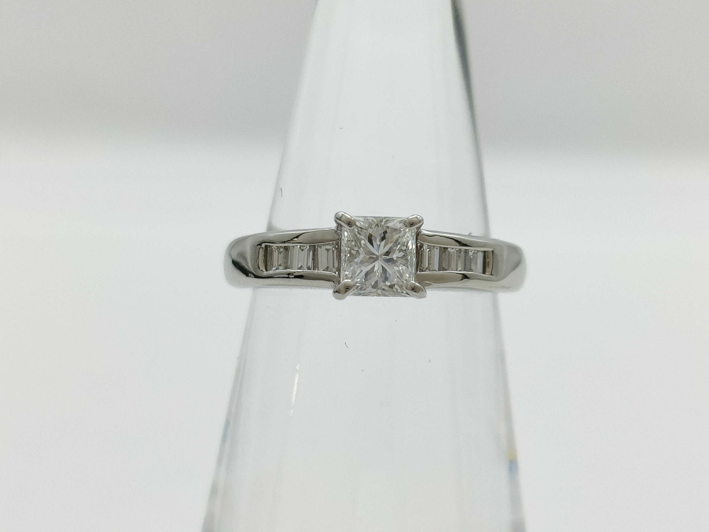 D0.52ct FD0.22ct PT900 4.7g Ring