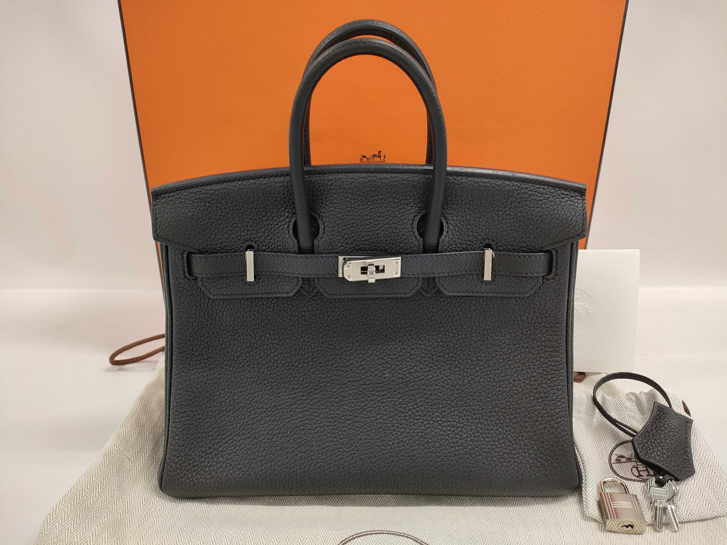 HERMES HERMES Birkin 25 Black Handbag with Silver Hardware and Z Stamp