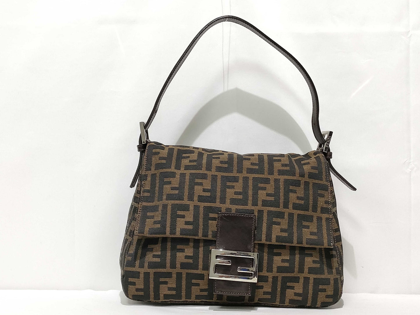FENDI Zucca pattern FENDI Mamma Bucket Zucca brown shoulder bag with crease strap