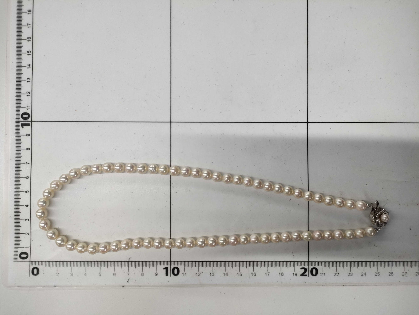 Semi-round pearl necklace, diameter approximately 6.9mm-7.4mm, sterling silver, 38.9g .