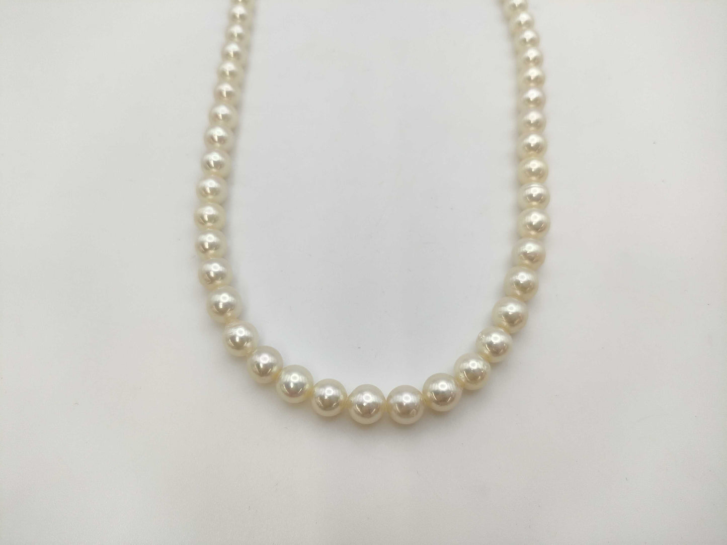 Semi-round pearl necklace, diameter approximately 6.9mm-7.4mm, sterling silver, 38.9g .