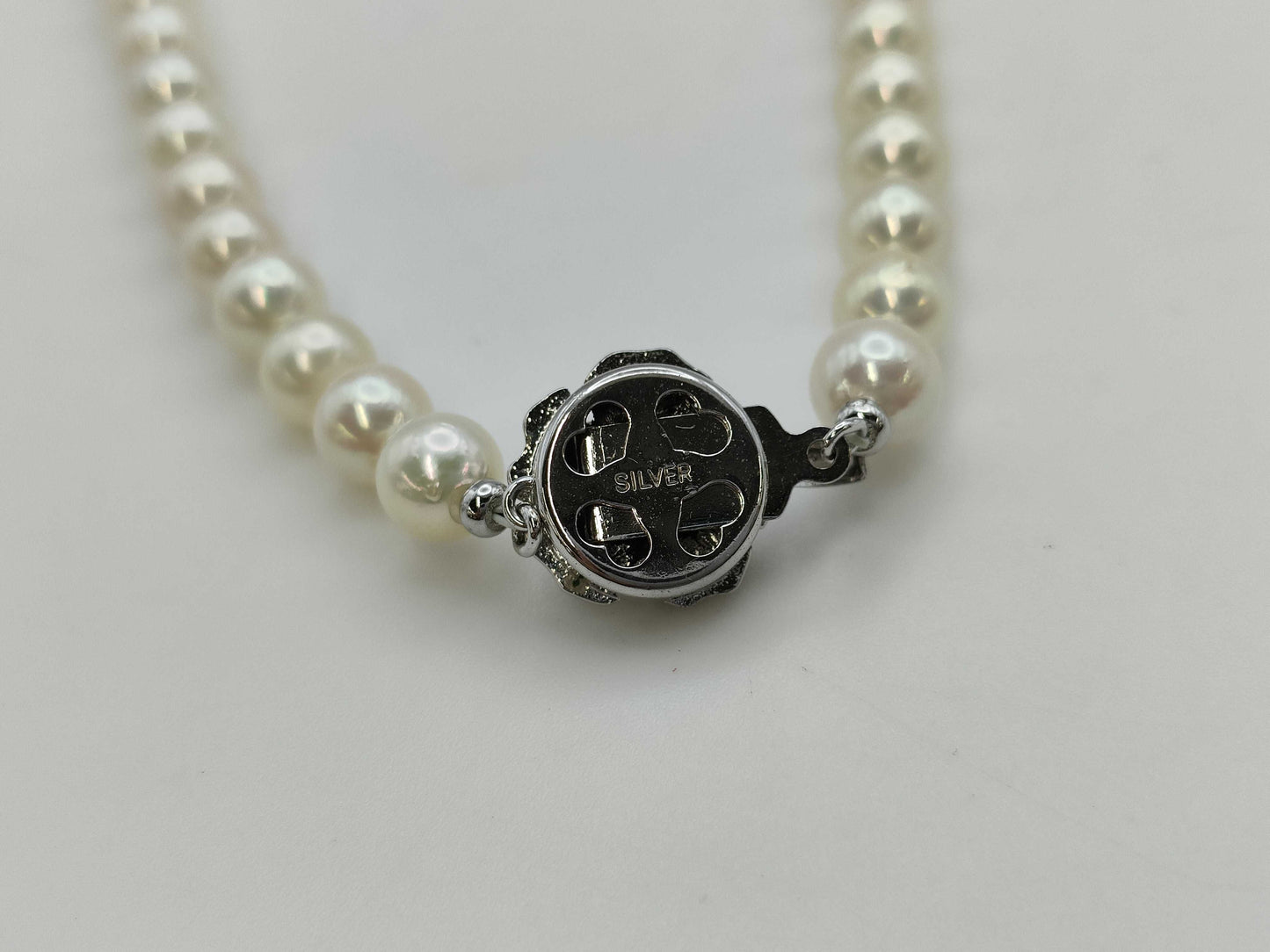 Semi-round pearl necklace, diameter approximately 6.9mm-7.4mm, sterling silver, 38.9g .