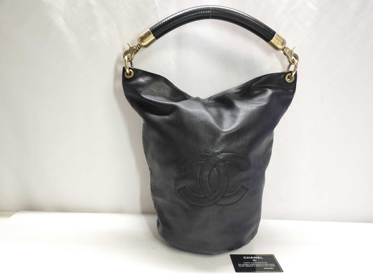 CHANEL shoulder bag