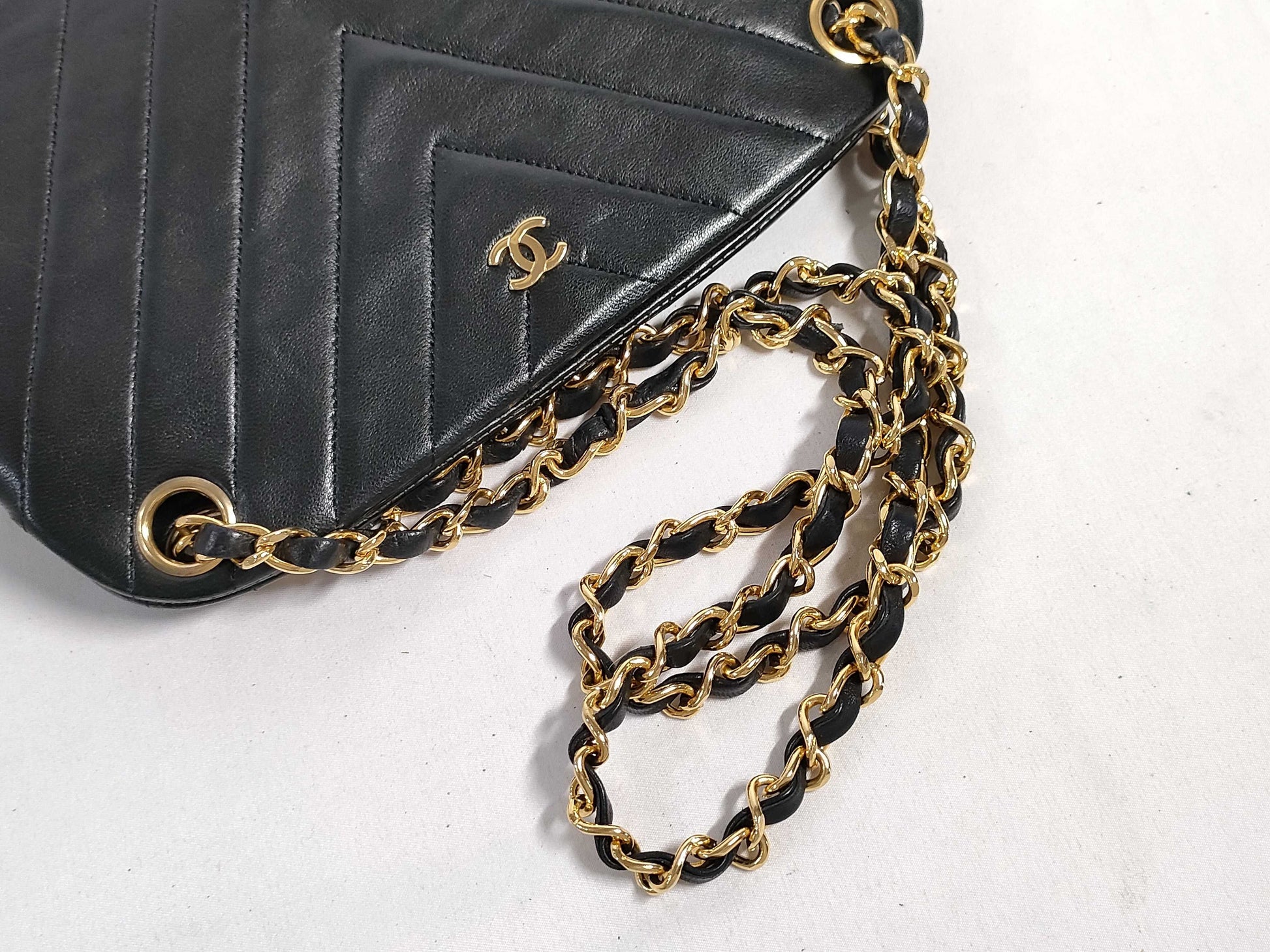 CHANEL shoulder bag