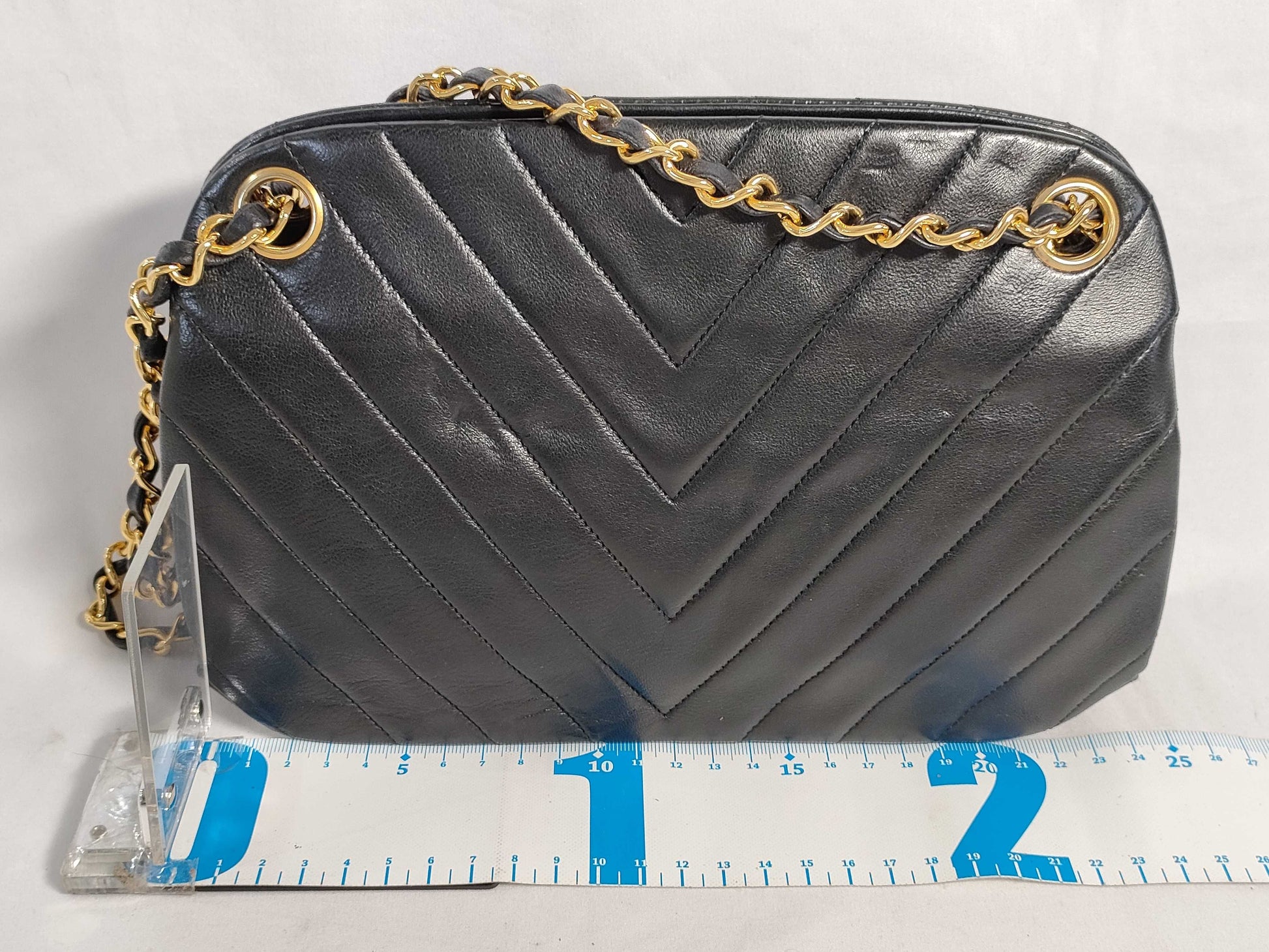 CHANEL shoulder bag