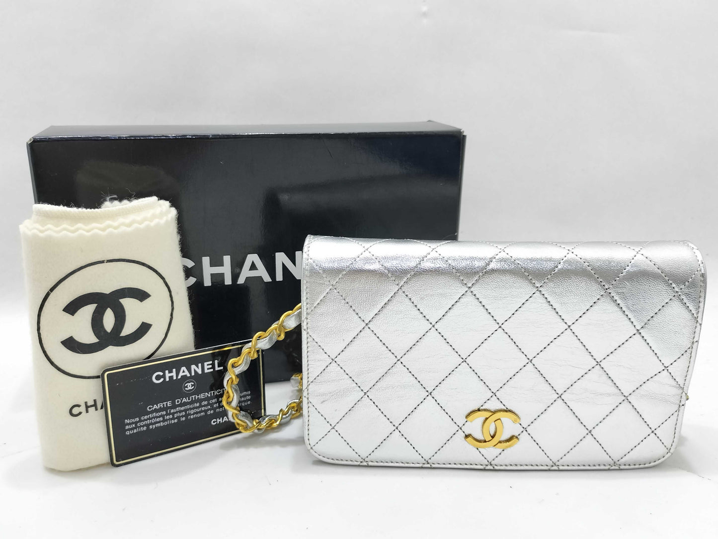 CHANEL shoulder bag