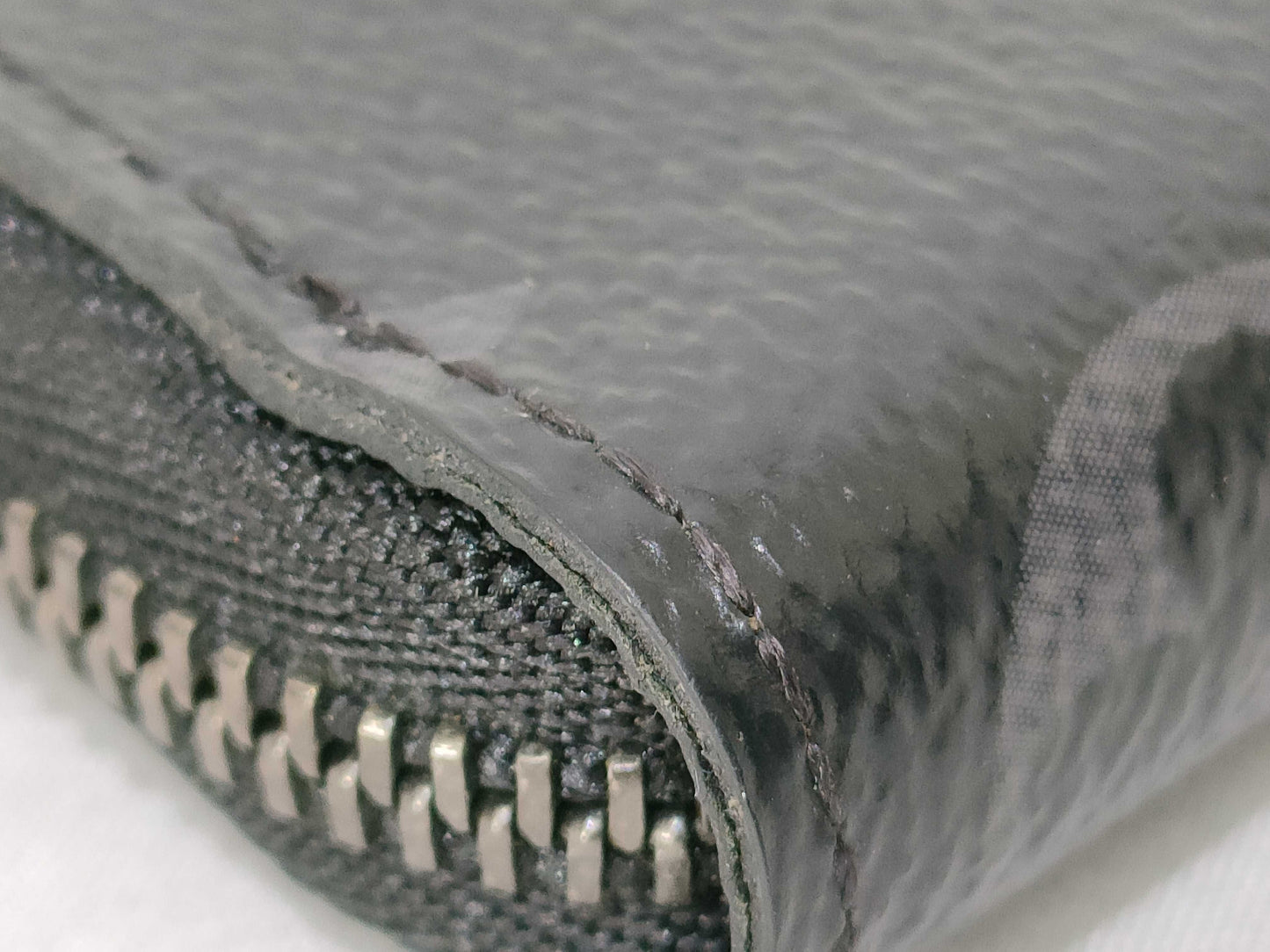 LOUIS VUITTON LOUIS VUITTON Monogram Louis Vuitton Zippy Coin Purse Vertical Monogram Eclipse Coin Case