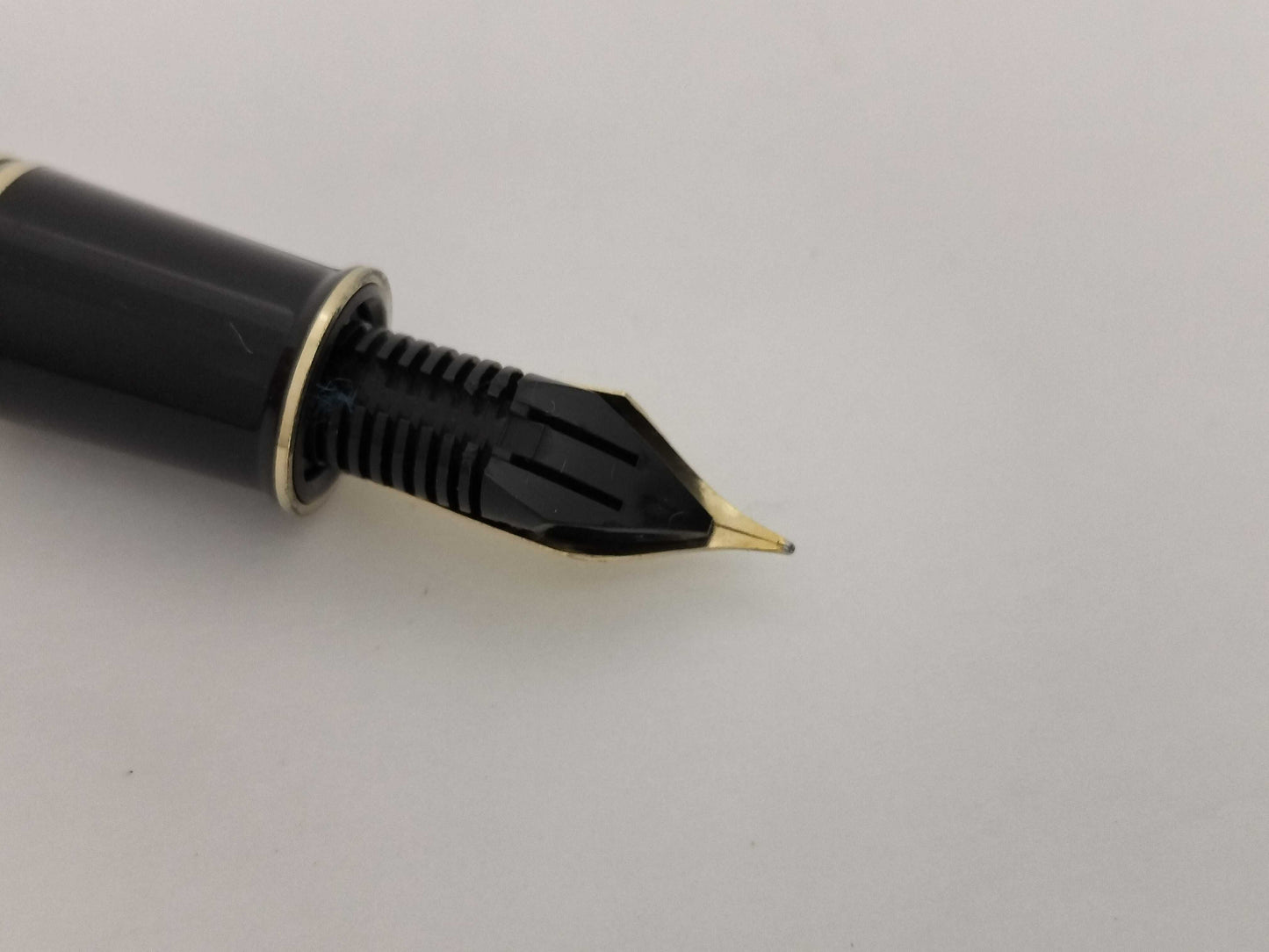 SHEAFFER CONOSOAR Fountain Pen, 18K Black and Gold