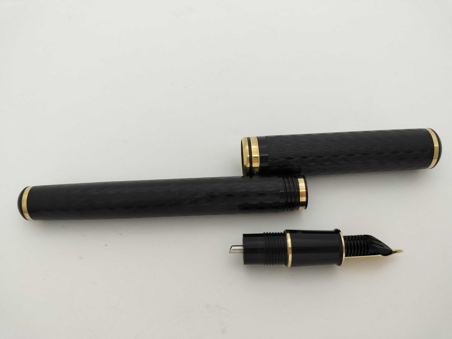 SHEAFFER CONOSOAR Fountain Pen, 18K Black and Gold