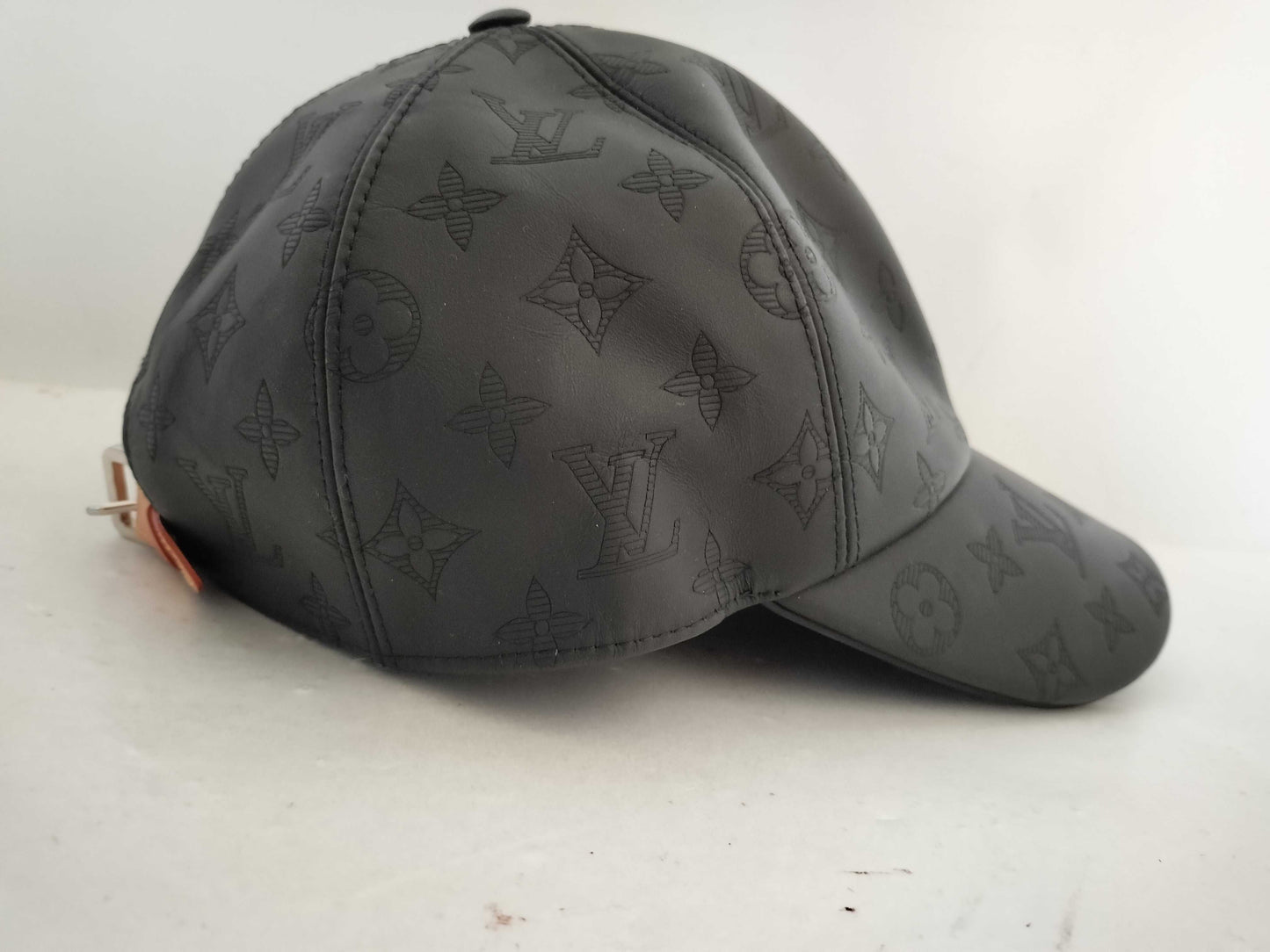 LOUIS VUITTON LOUIS VUITTON Caps and other accessories