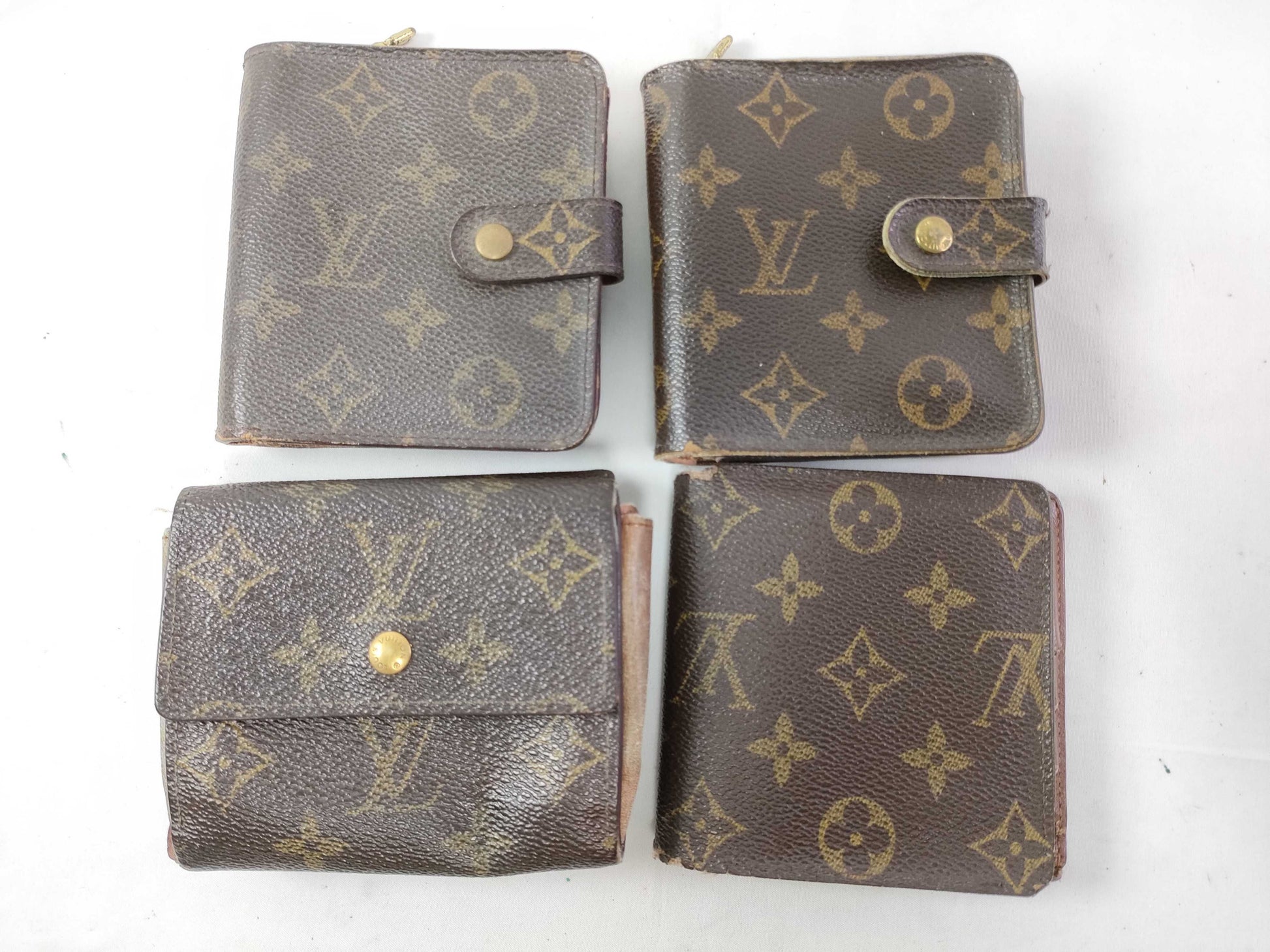 LOUIS VUITTON Monogram Louis Vuitton Monogram Wallet Set of 4 LOUIS VUITTON Wallets