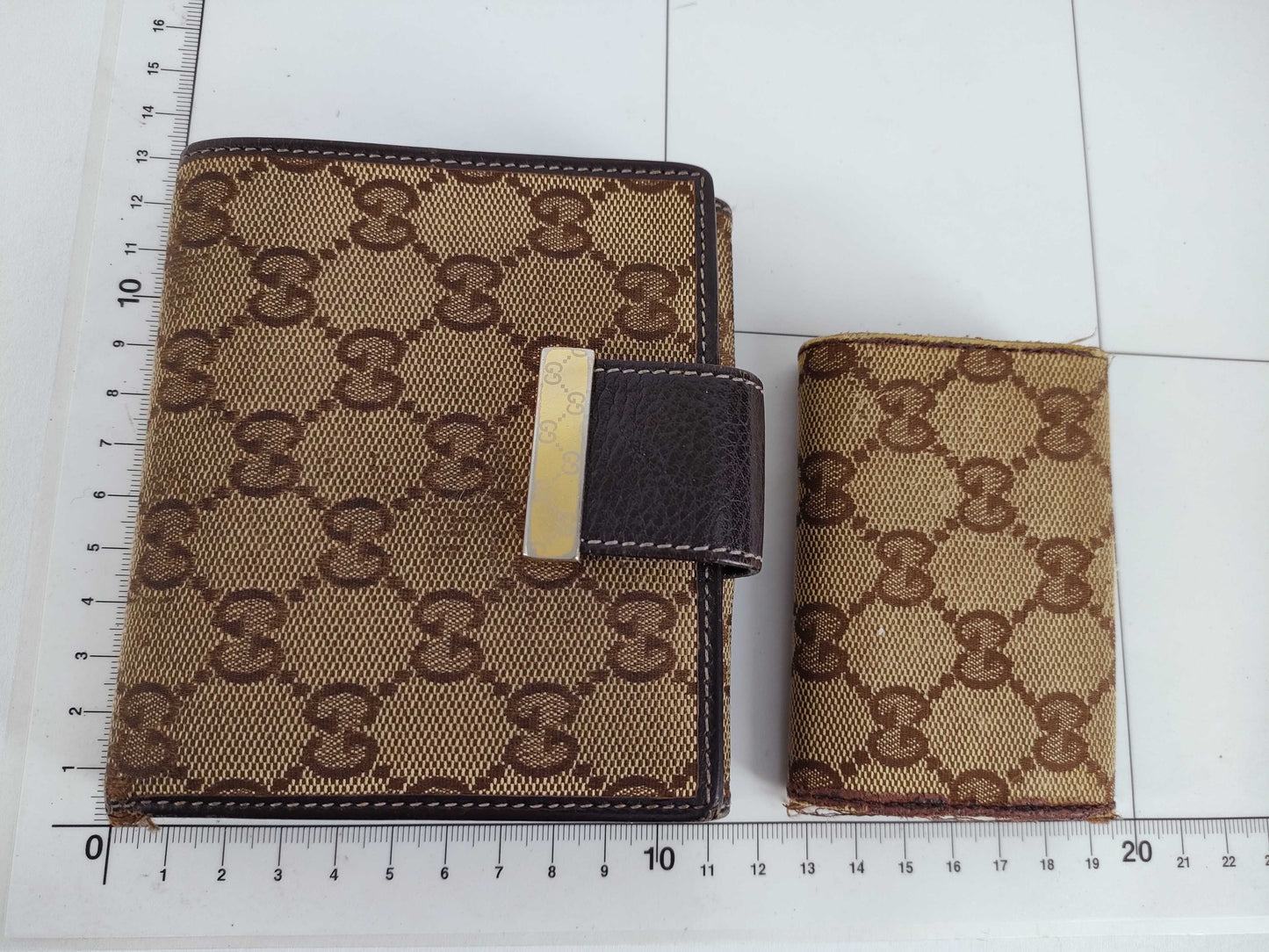 GUCCI wallet, key case, and other accessories set of 4. GUCCI wallet