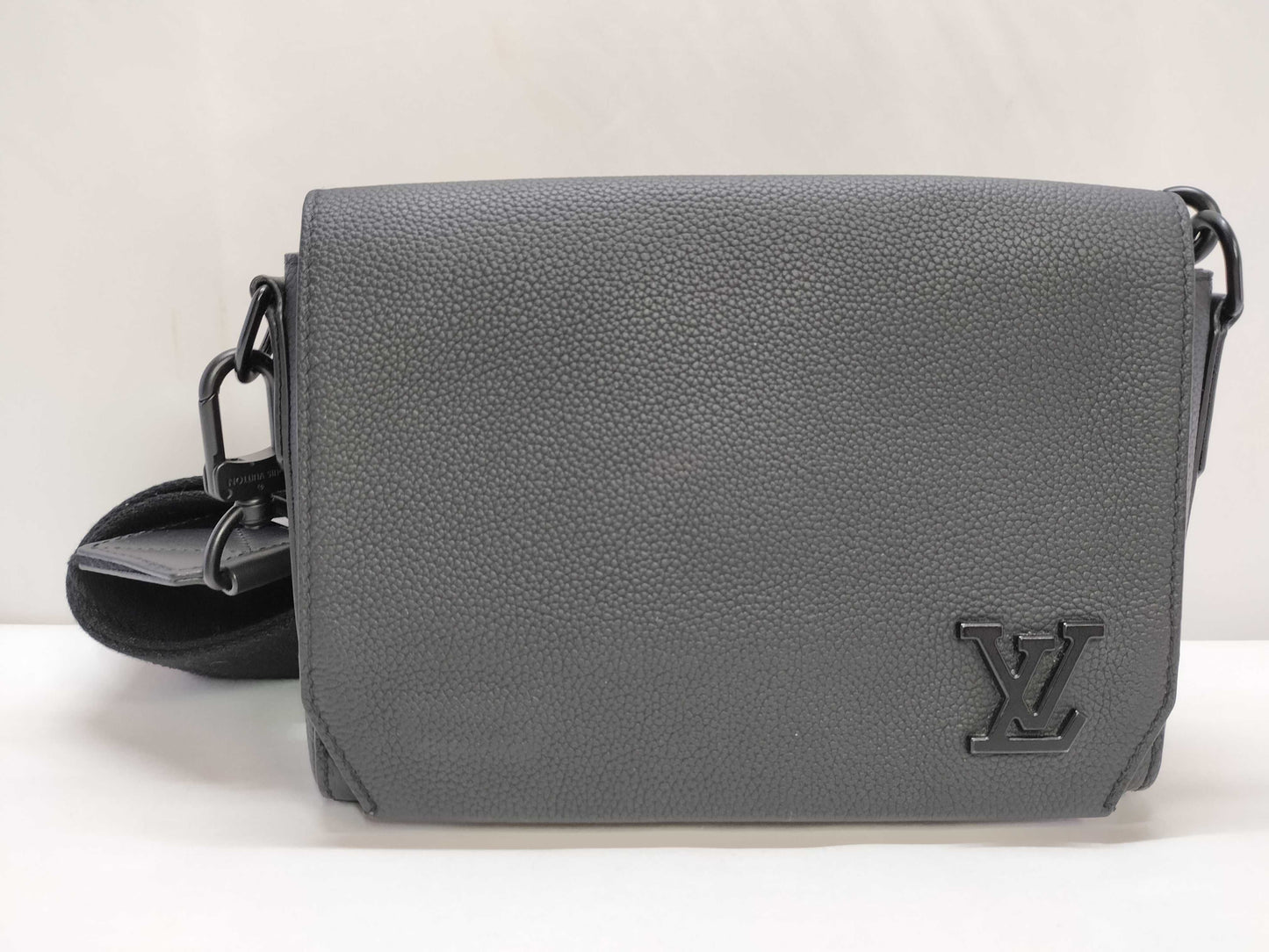 LOUIS VUITTON LV Takeoff Messenger Aerogram Shoulder Bag