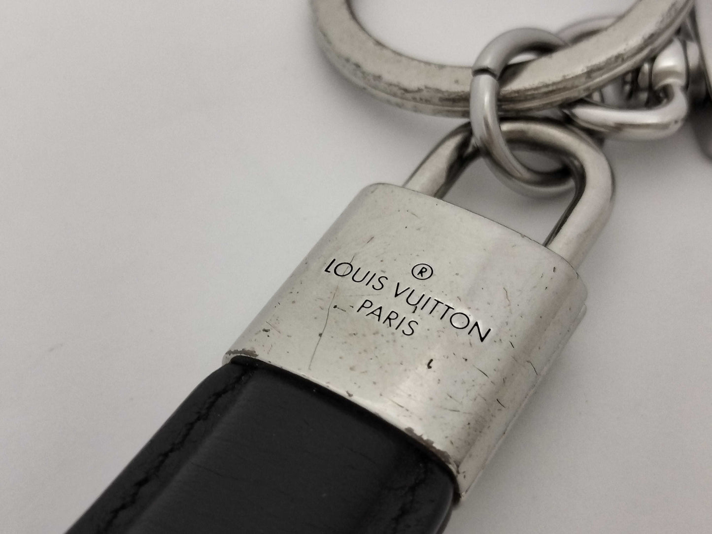 LOUIS VUITTON LV Dragonne Padlock Keychain Key Case/Keychain