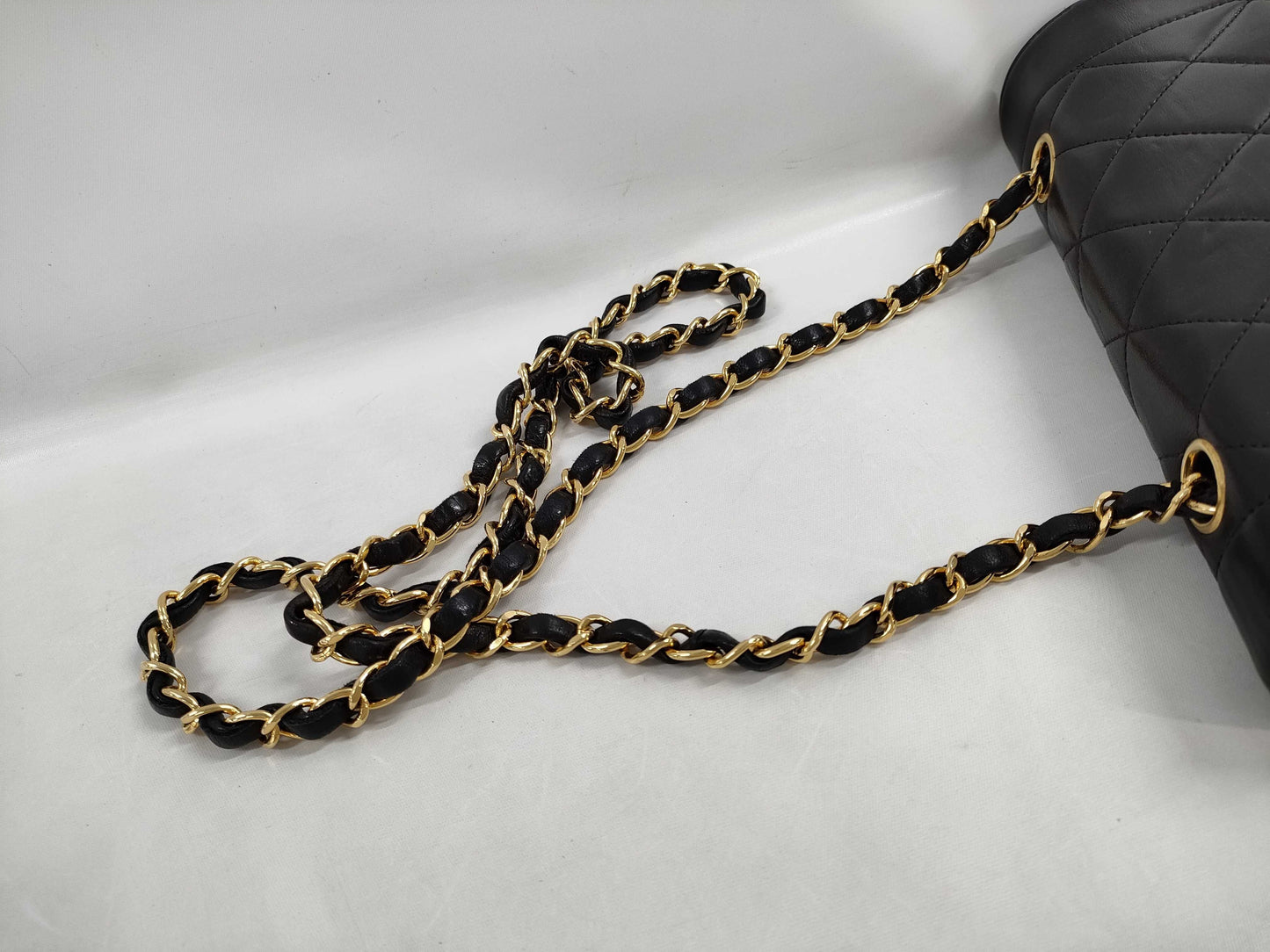 CHANEL Diana 22 Chain Shoulder Bag