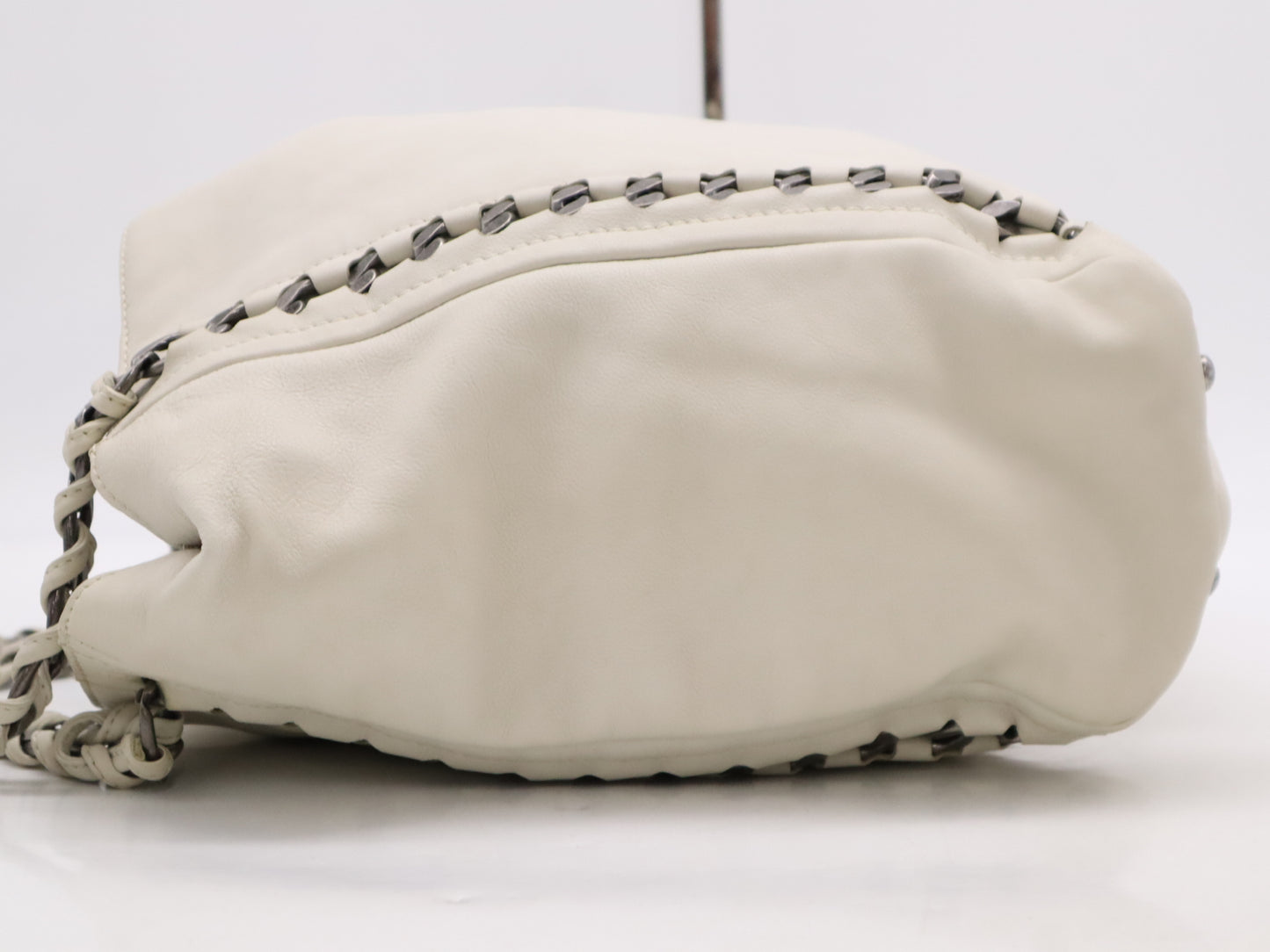 CHANEL Luxury Leather Chain Tote Bag White Seal 10981389 Tote Bag