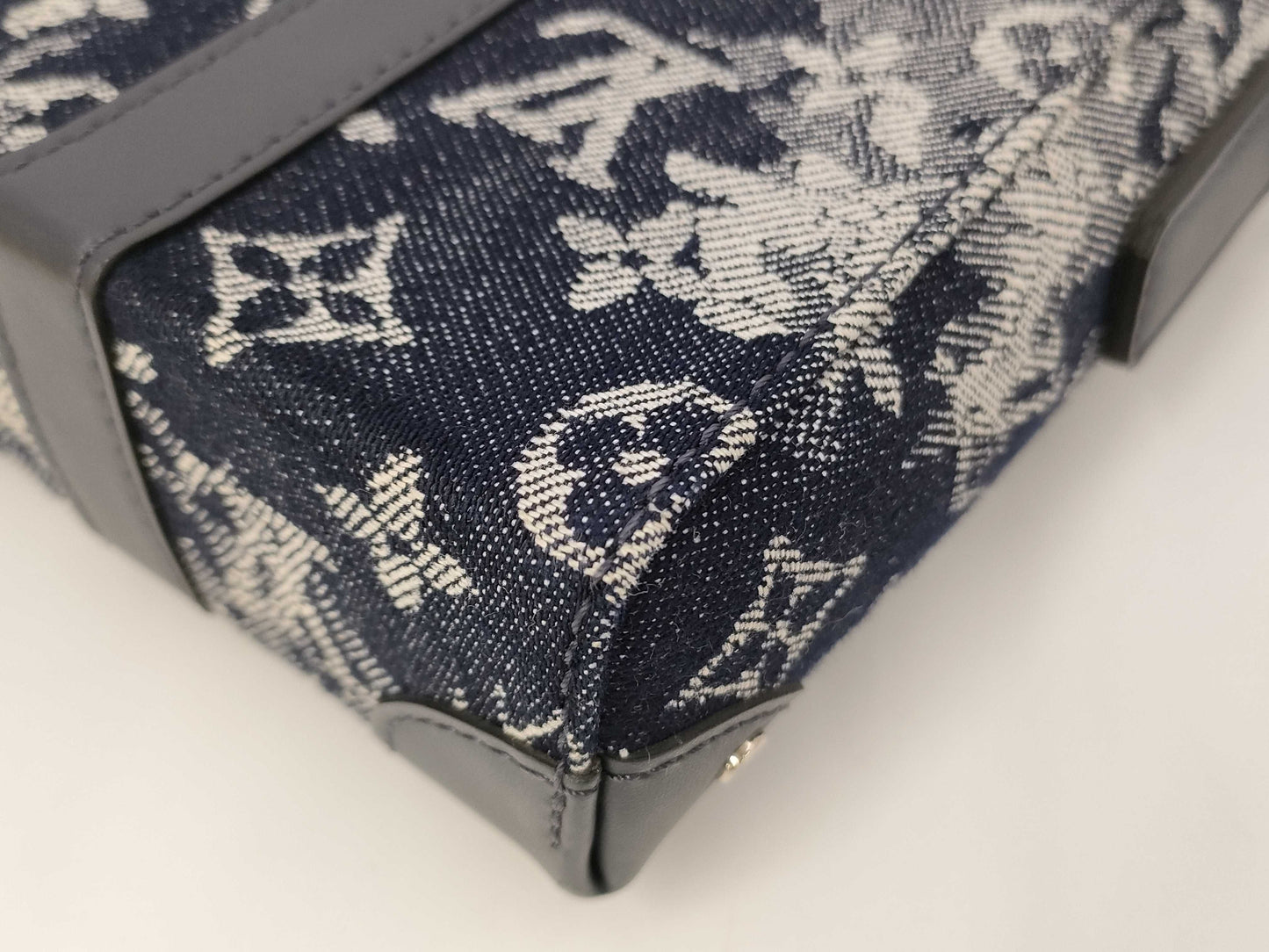 LOUIS VUITTON M57282 Monogram Tapestry Trank Messenger PM Shoulder Bag with RFID Ready Dust Bag