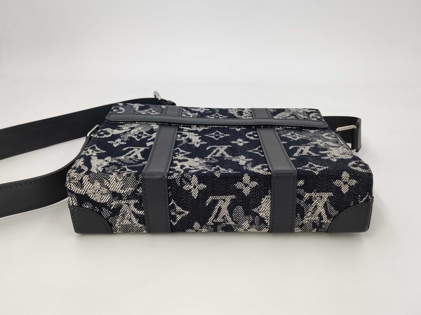 LOUIS VUITTON M57282 Monogram Tapestry Trank Messenger PM Shoulder Bag with RFID Ready Dust Bag