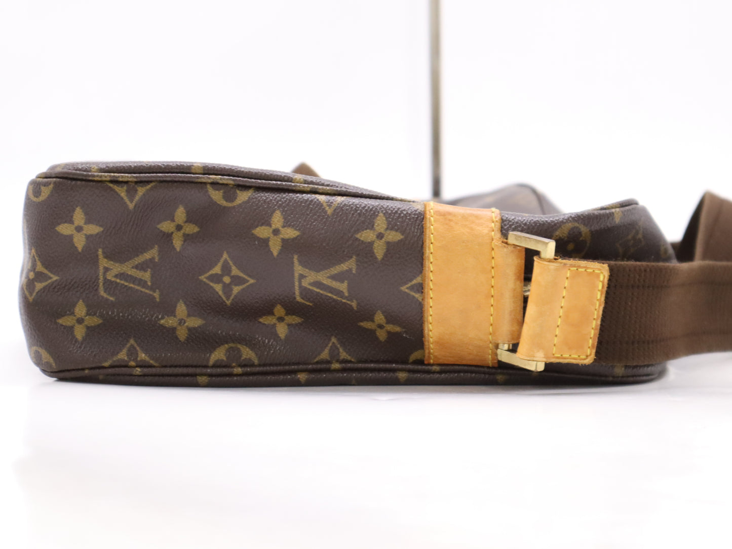 LOUIS VUITTON M40043 Monogram Sac Bosphor Shoulder Bag