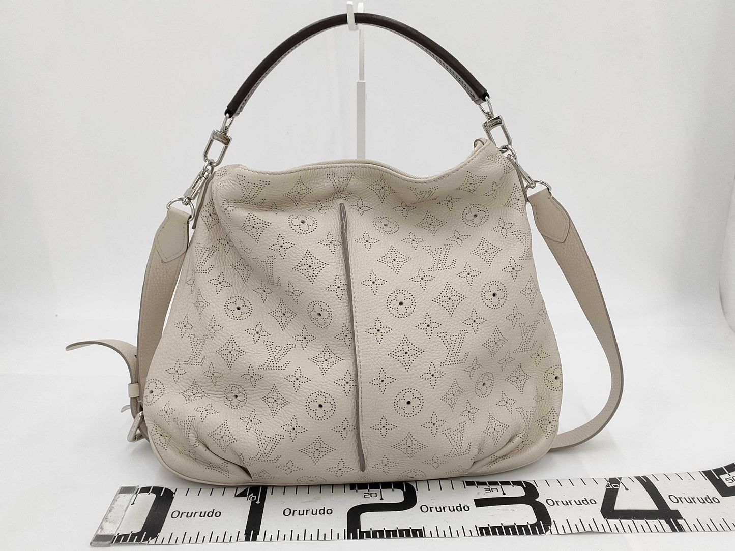 LOUIS VUITTON Mahina M94275 Mahina Selene PM Blanc Handbag with Shoulder Strap, Padlock, Two Keys, and Cloche