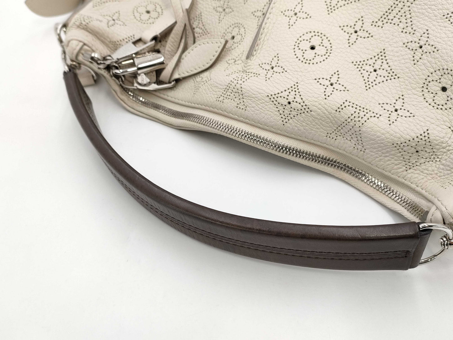 LOUIS VUITTON Mahina M94275 Mahina Selene PM Blanc Handbag with Shoulder Strap, Padlock, Two Keys, and Cloche